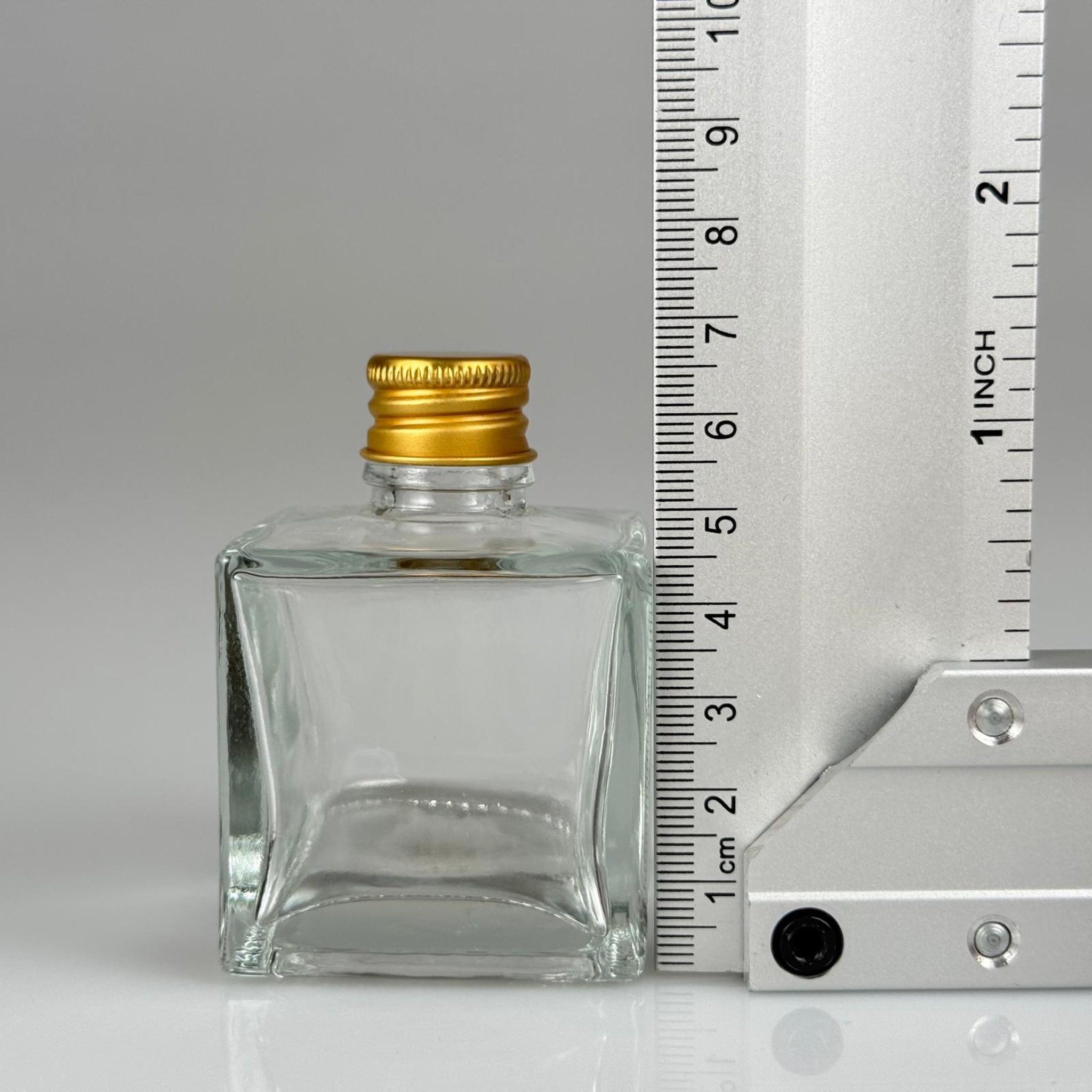 50 CC KARE BAMBU ŞİŞE + GOLD ALÜMİNYUM METAL KAPAKLI TAKIM - 50 ML ŞEFFAF CAM ŞİŞE