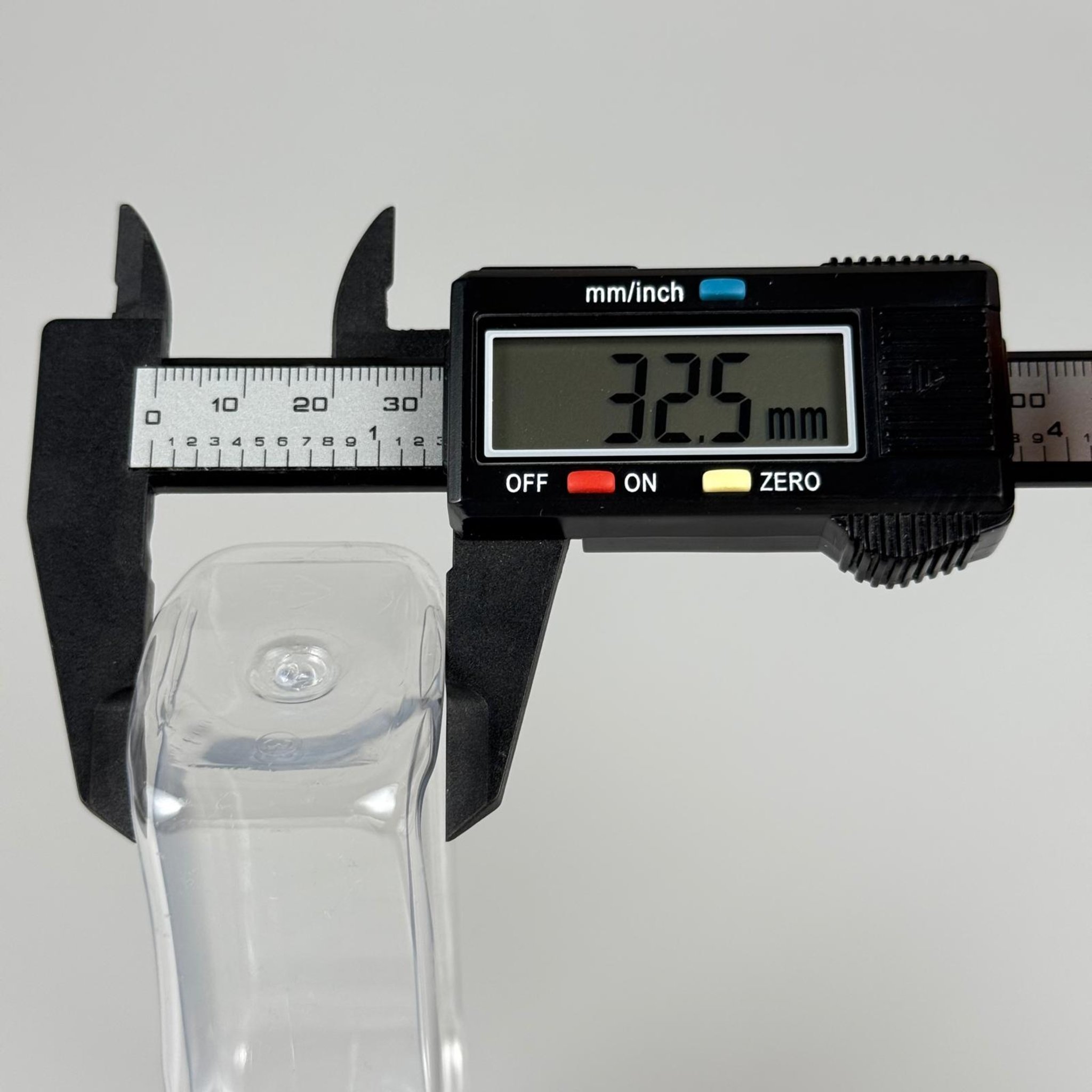 100 CC YASSI KÖŞELİ MODEL ŞEFFAF PET ŞİŞE (24 AĞIZ) + KÖPÜK CONTALI GÜMÜŞ METAL ALÜMİNYUM KAPAK + KOLONYA TIPALI TAKIM - 100 ML KAPAKLI PLASTİK ŞİŞELER