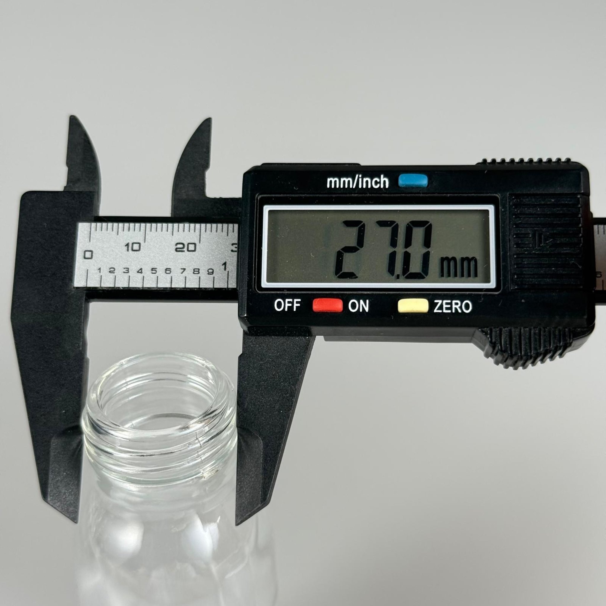 60 CC GENİŞ AĞIZLI ŞEFFAF CAM ŞİŞE KAPAKSIZ (28 AĞIZ) - 60 ML ŞEFFAF ŞURUP ECZA ŞİŞESİ - MİKROPLARDAN KORUNMASI İÇİN İLAÇLANMIŞTIR, SUYA TUTUNCA ŞEFFAF RENGİ ALIR