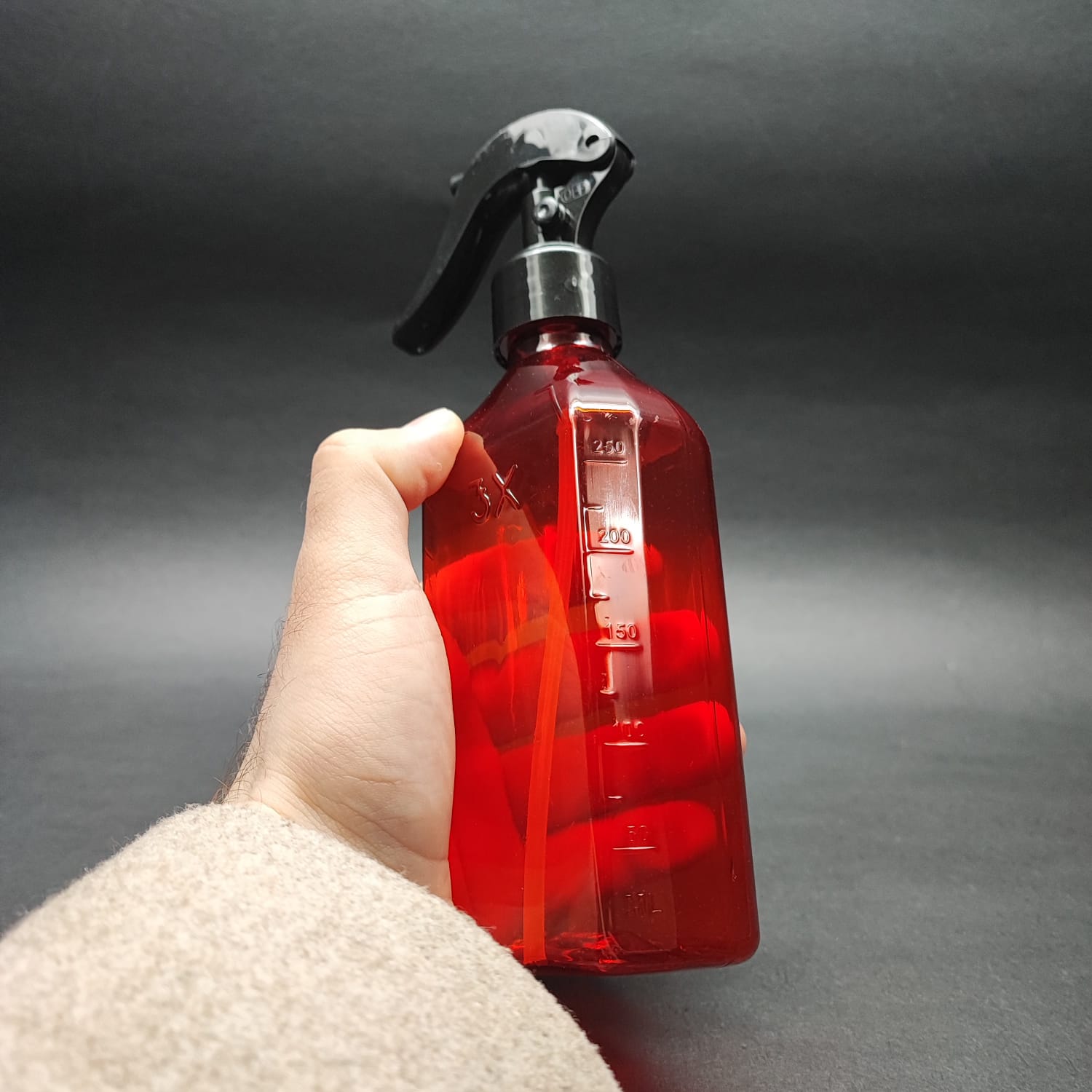 250 CC ÖLÇEKLİ PET ŞİŞE - SİYAH TRİGER SPREYLİ - 250 ML VE OZ ÖLÇÜLÜ KIRMIZI PET ŞİŞE