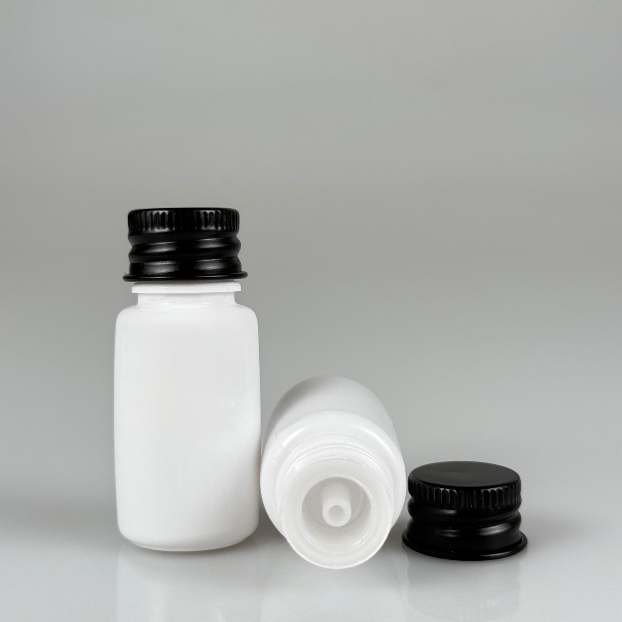 10 CC BEYAZ PET SHOT ŞİŞE - KÖPÜK CONTALI SİYAH ALÜMİNYUM METAL KAPAKLI + DAMLALIKLI KOLONYA TIPALI TIPALI TAKIM - 10 ML PLASTİK ŞİŞE
