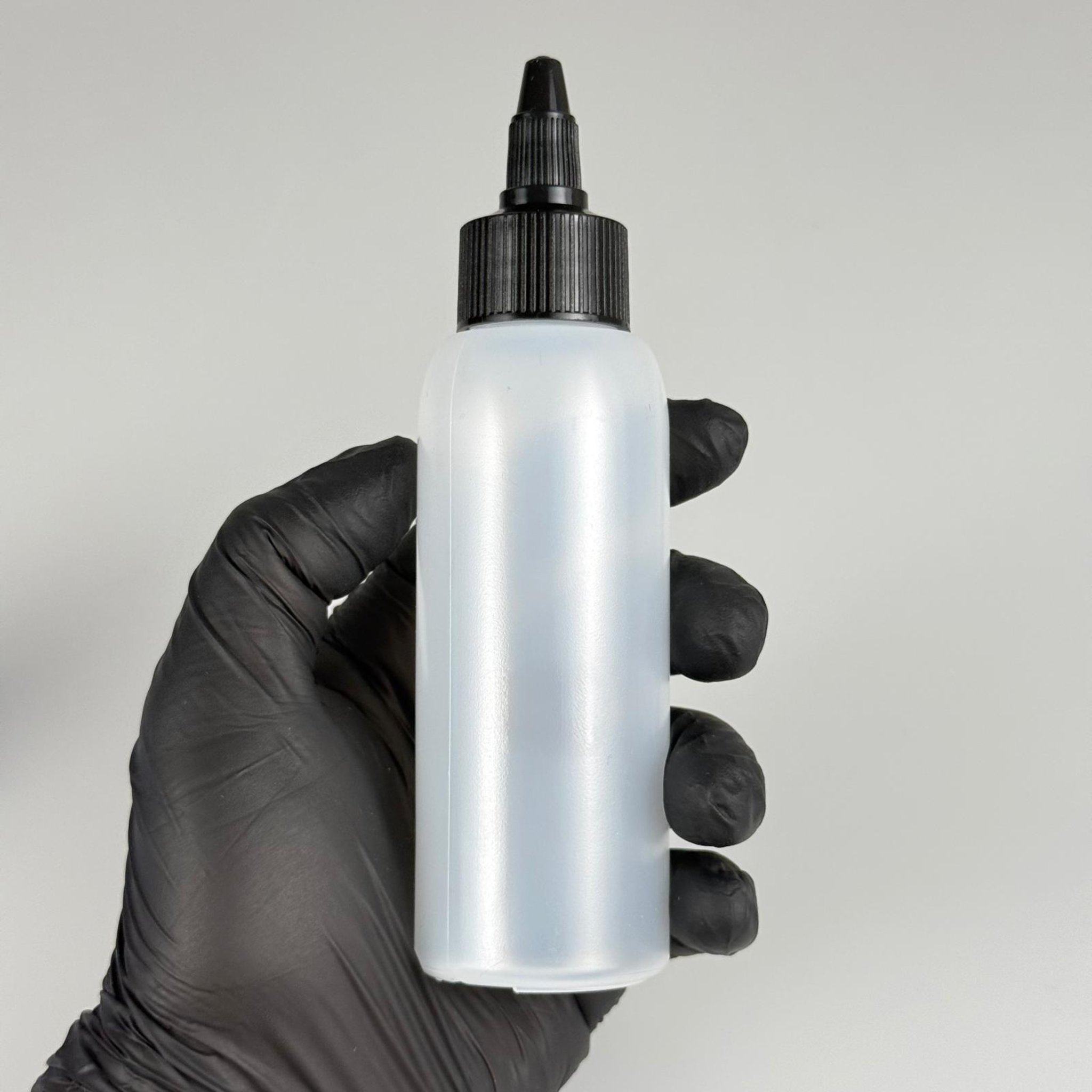 100 ML SIKILABİLİR YUMUŞAK PE POLİETİLEN PLASTİK ŞİŞE - SİYAH TWİST SİVRİ KARTUŞ KAPAKLI - 100 cc sos, yağ, kartuş, mürekkep vb için boş şişeler