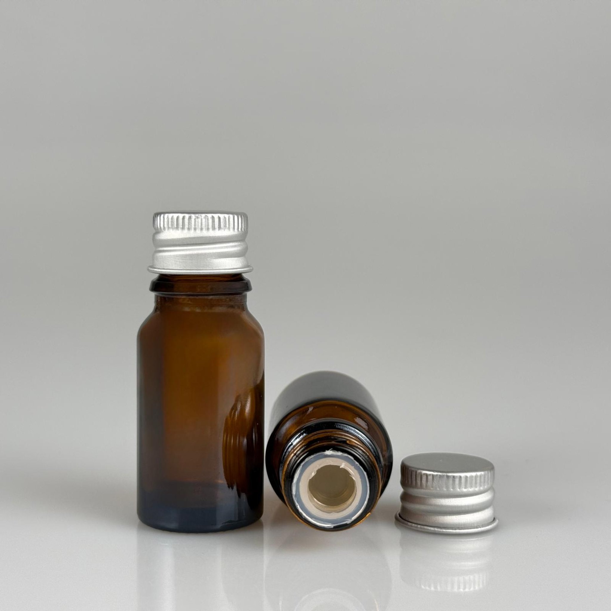 10 CC AMBER CAM ŞİŞE + KÖPÜK CONTALI GÜMÜŞ ALÜMİNYUM METAL KAPAKLI + KÖR TIPALI TAKIM - 10 ML KAHVERENGİ CAM ŞİŞE