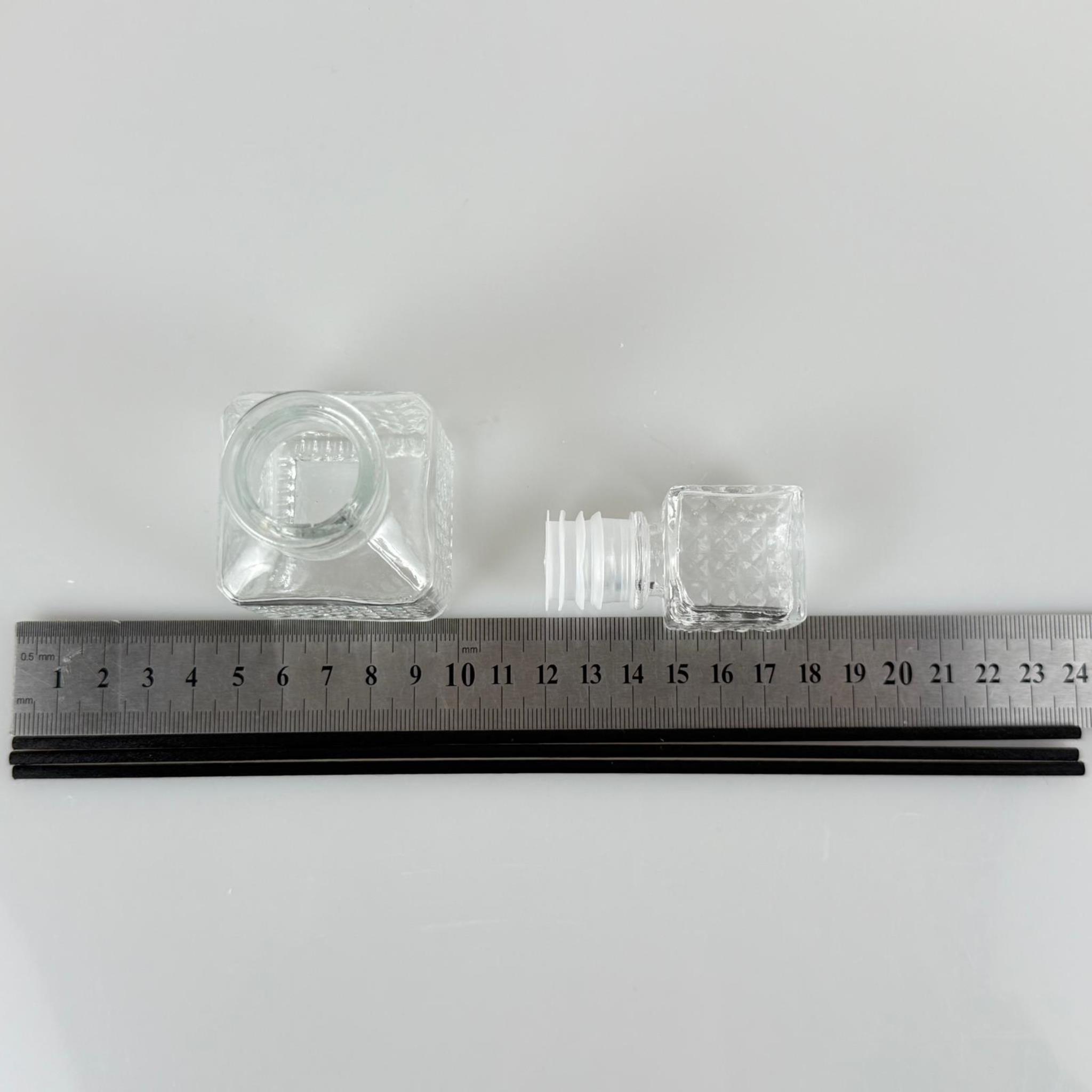 KARE LÜKS MODEL CAM BAMBU ODA KOKUSU ŞİŞESİ + CAM TIPA + 3 ADET FİBER BAMBU ÇUBUK - 50 ML SET TAKIM - HEDİYELİK PROMOSYON LÜX DİFFUSER ŞİŞELERİ