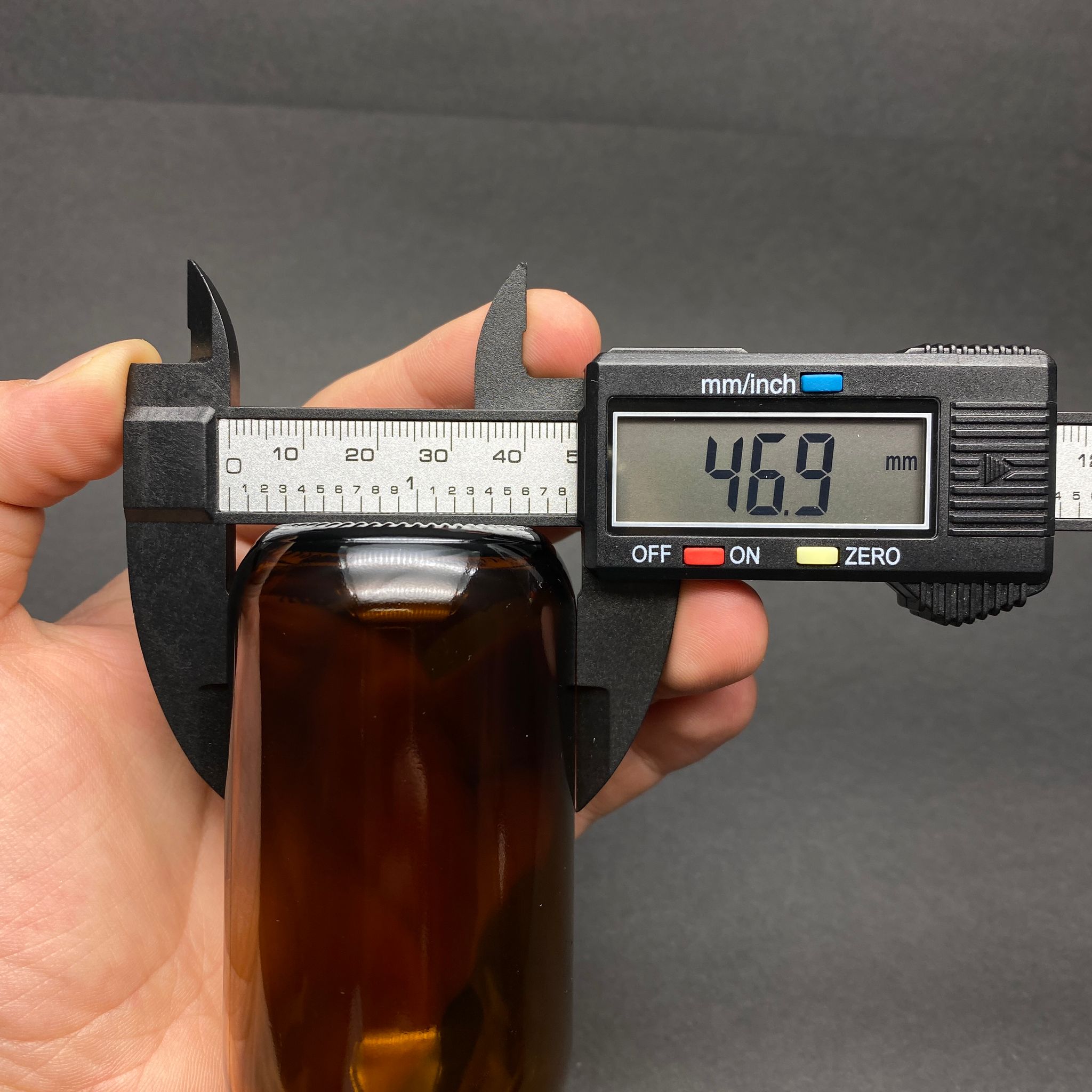 100 CC AMBER CAM ŞİŞE - BEYAZ KİLİTLİ KAPAKLI - 100 ML KAHVERENGİ BOŞ ŞURUP ŞİŞESİ (AĞIZ ÇAPI 25 MM)