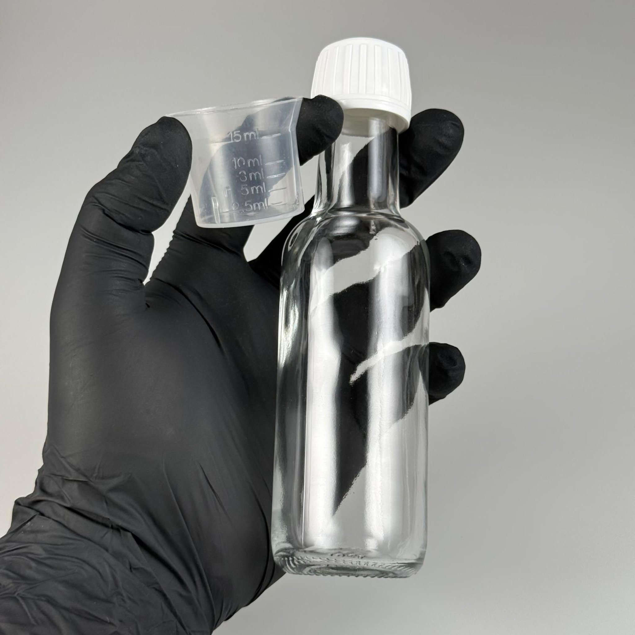 100 CC DORİKA CAM ŞİŞE + BEYAZ KİLİTLİ KAPAK+ 15 ML ÖLÇEK TAKIM - 100 ML ŞEFFAF CAM DORİKA ŞİŞE