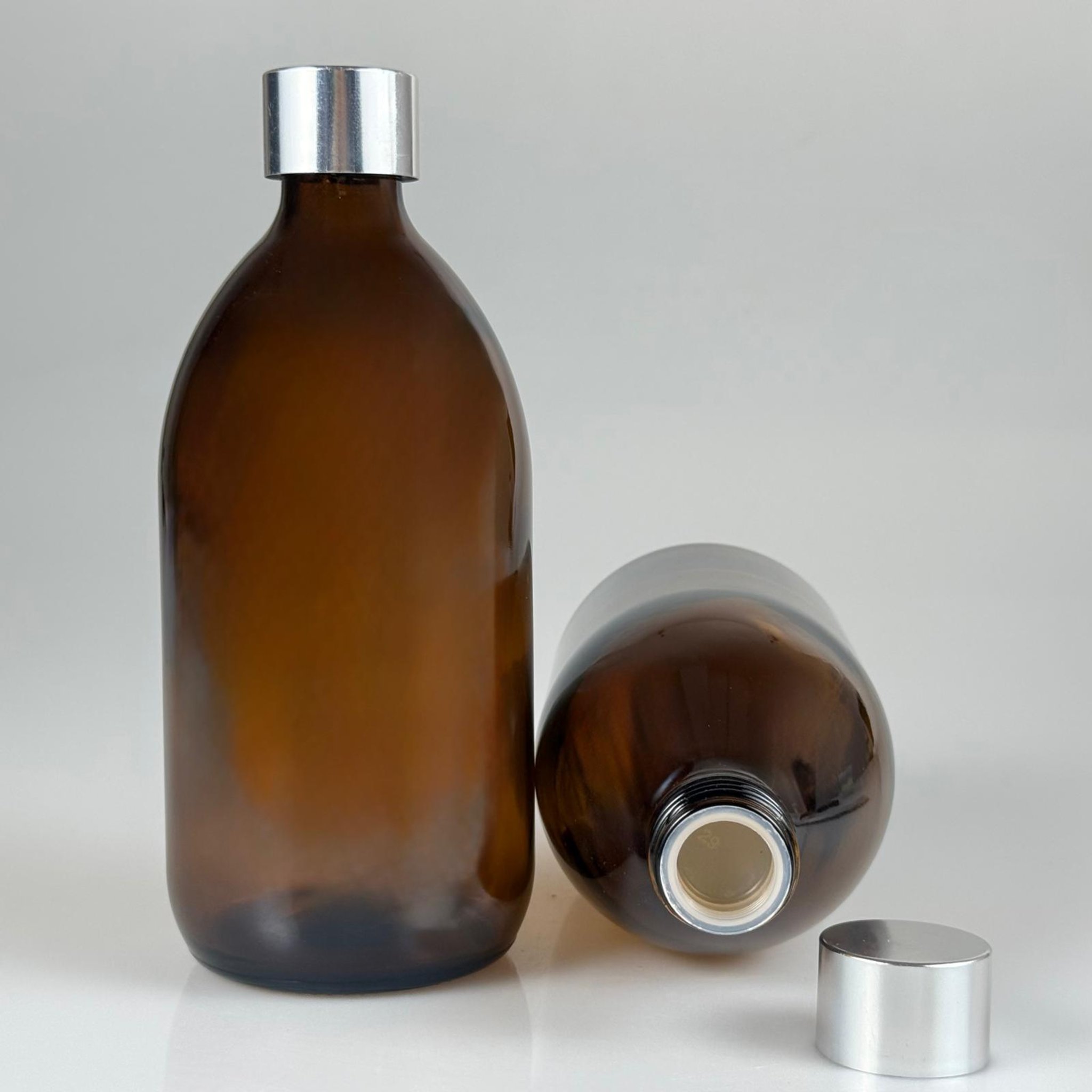 500 CC AMBER TOMBUL ÖZEL SERİ CAM ŞİŞE + ALÜMİNYUM KAPLAMALI GÜMÜŞ KAPAKLI + KÖR TIPALI TAKIM - 500 ML KAHVERENGİ CAM ŞİŞE