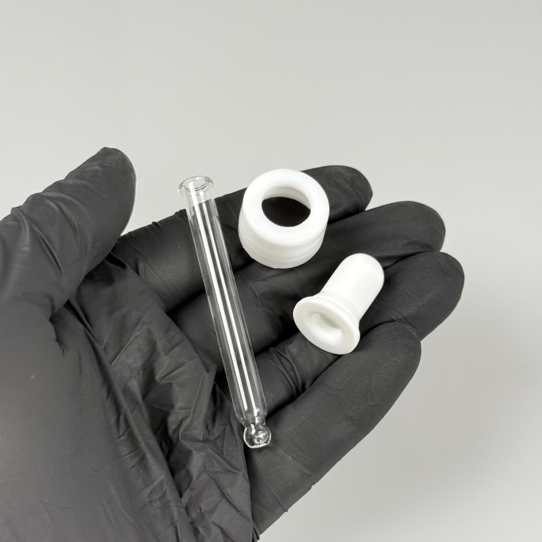 18 MM CAM DAMLALIKLI TAKIM - BEYAZ EMZİK +  DELİKLİ PLASTİK DÜZ BEYAZ KAPAK + 65 MM CAM PİPET