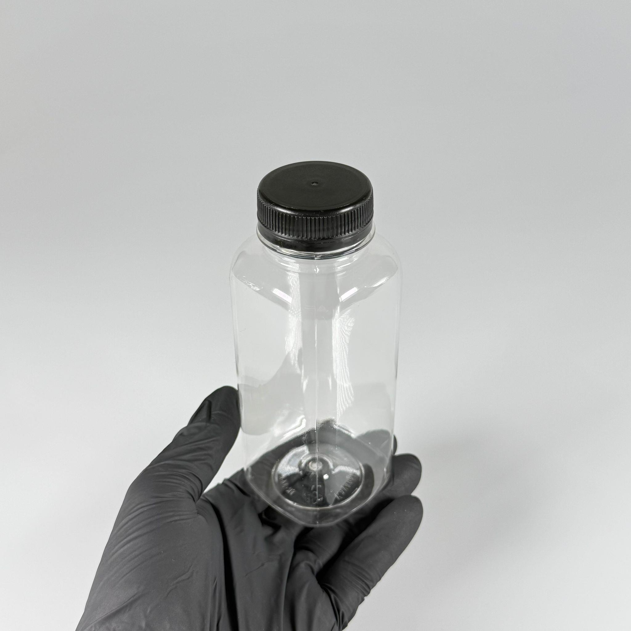 300 CC KÖŞELİ KARE PET ŞİŞE (18,5 GR) - 38 MM GENİŞ AĞIZLI SİYAH KİLİTLİ KAPAKLI - 300 ML DETOX, MEYVE SUYU, SMOOTHIE, AYRAN, SÜT, MEŞRUBAT VB İÇİN BOŞ PLASTİK ŞİŞELER