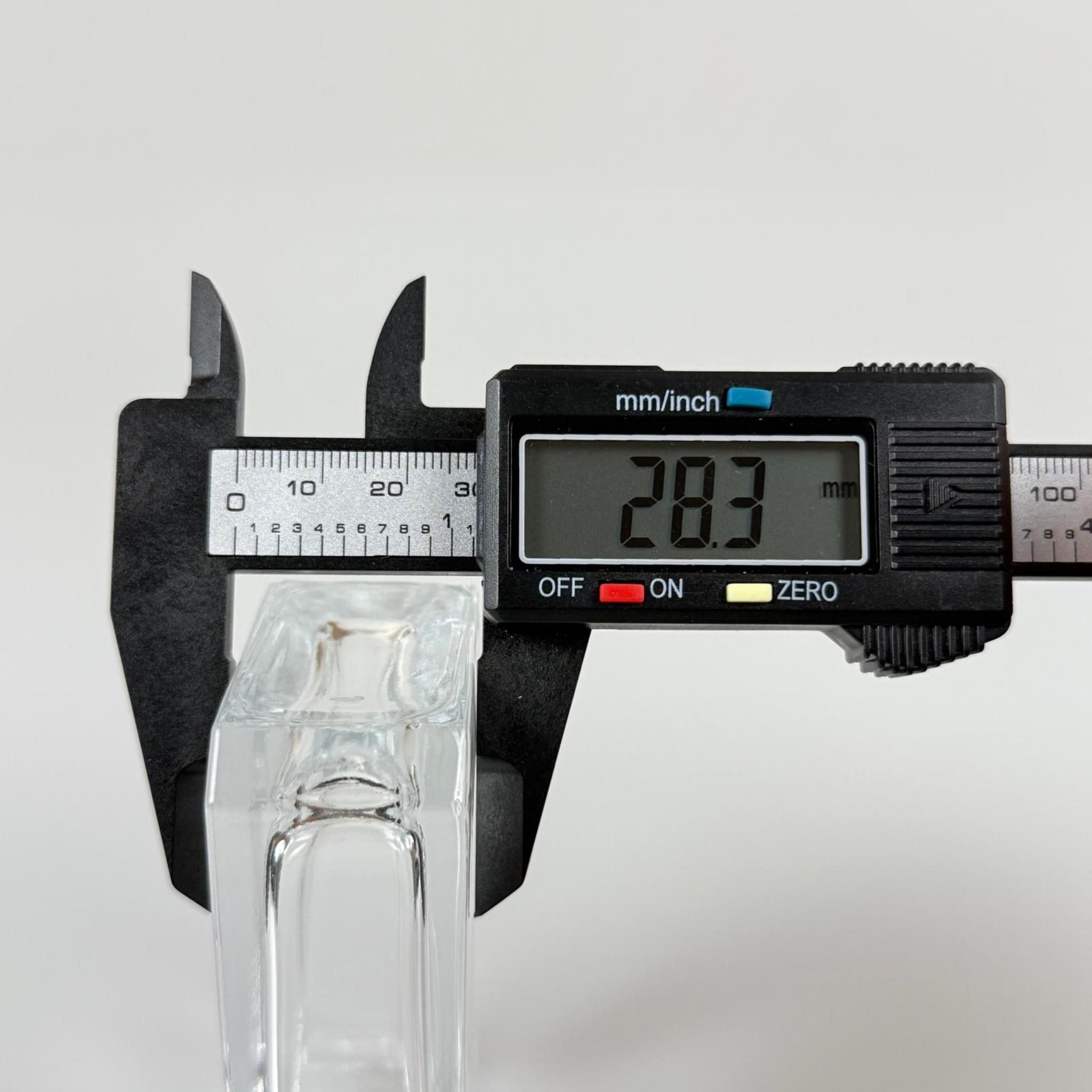 50 ML KÖŞELİ MODEL ANGEL PARFÜM ŞİŞESİ - GÜMÜŞ METAL SPREYLİ + SİYAH KAPAKLI (AĞIZ 15 MM GEÇME KOLAY KAPAMA)