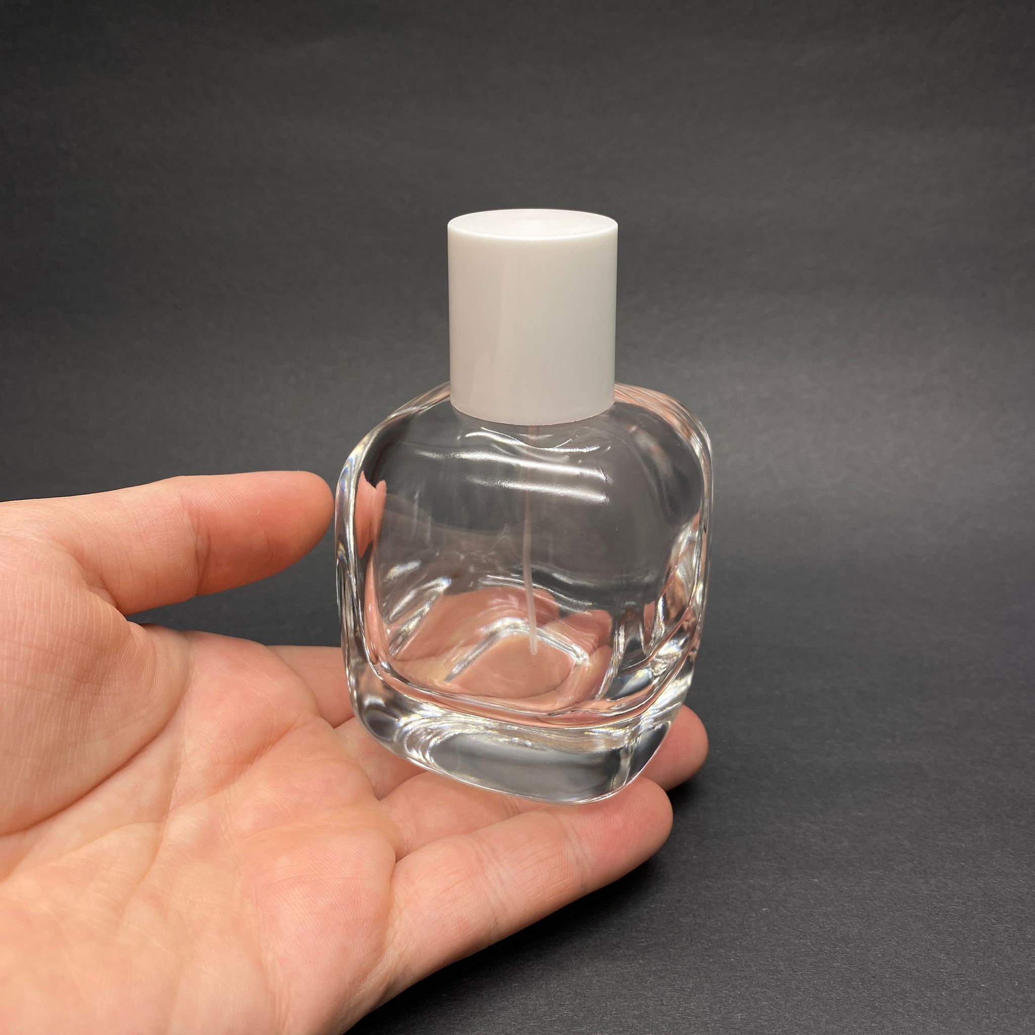 100 ML OVAL KARE MODEL CORE PARFÜM ŞİŞESİ - GÜMÜŞ METAL SPREYLİ + BEYAZ KAPAKLI (AĞIZ 15 MM GEÇME KOLAY KAPAMA)