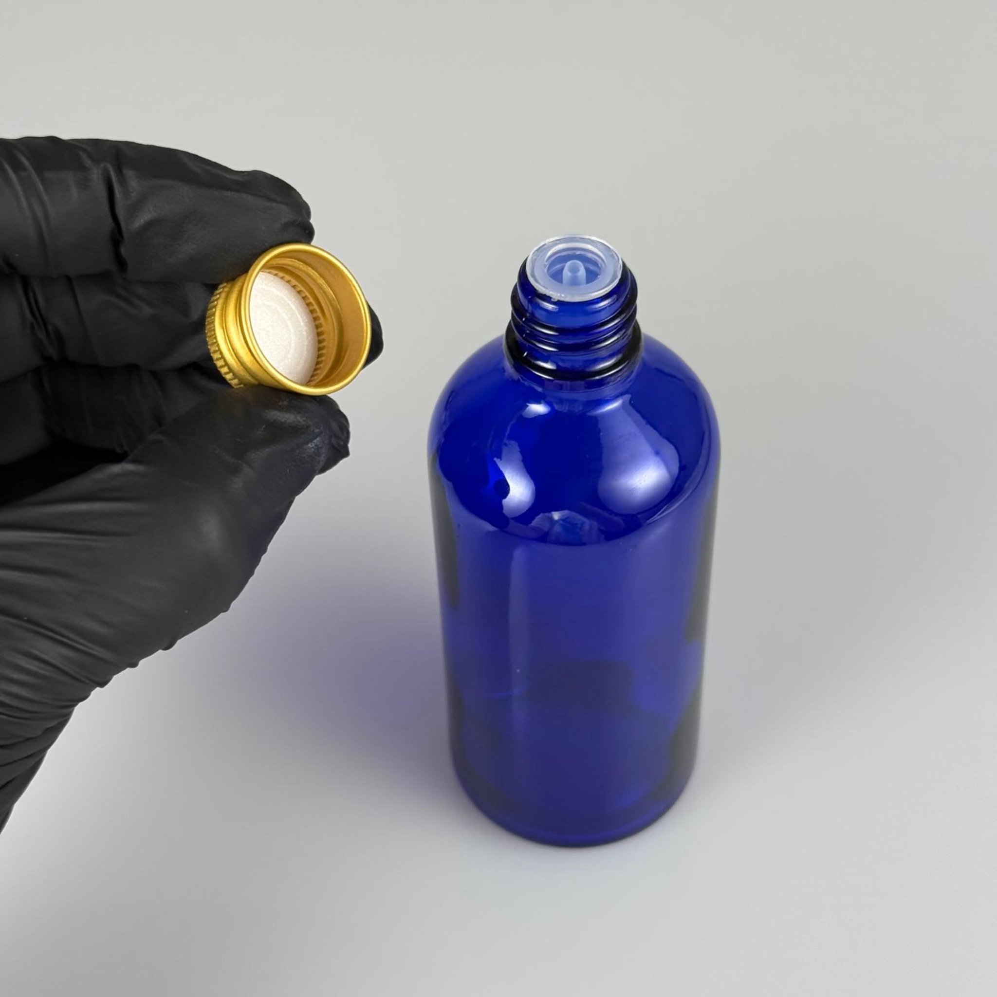 100 CC MAVİ CAM ŞİŞE + KÖPÜK CONTALI GOLD ALÜMİNYUM METAL + KOLONYA TIPALI KAPAKLI TAKIM - 100 ML MAVİ CAM ŞİŞE