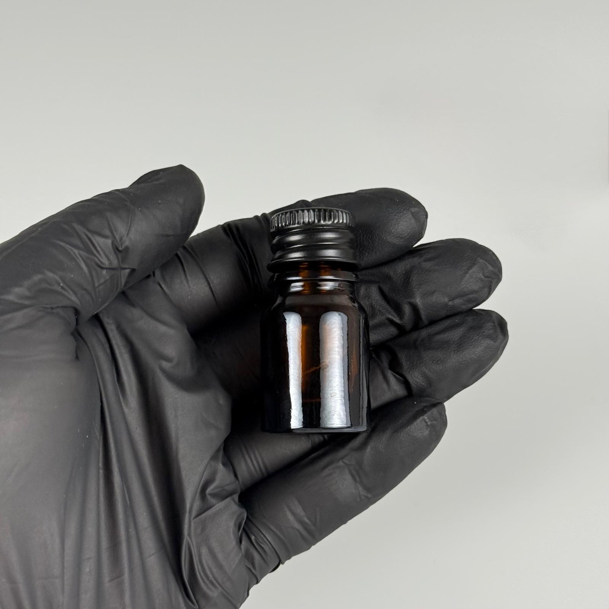 3 CC AMBER CAM ŞİŞE + KÖPÜK CONTALI SİYAH ALÜMİNYUM METAL KAPAKLI + KOLONYA TIPALI TAKIM - 3 ML KAHVERENGİ CAM ŞİŞE