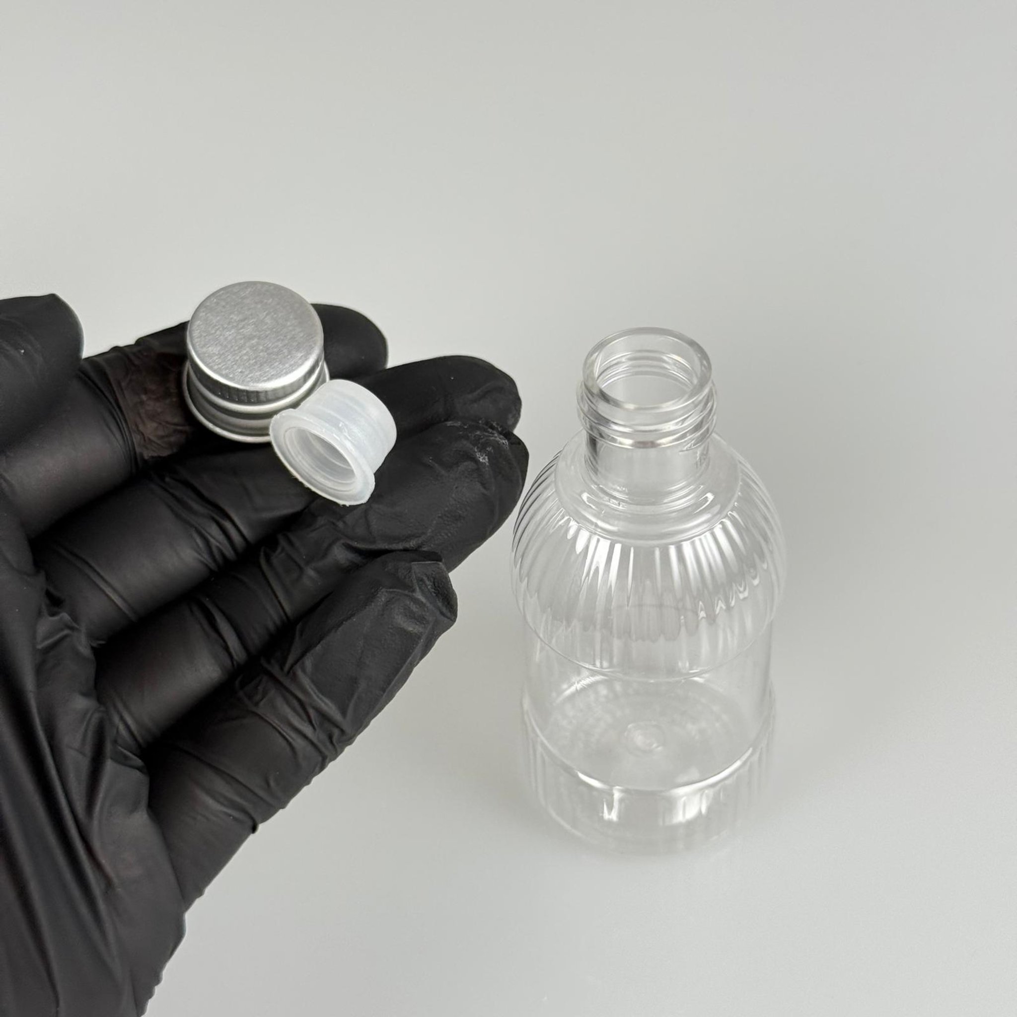 50 CC MANDALİNA MODEL PET ŞİŞE + KÖPÜK CONTALI GÜMÜŞ ALÜMİNYUM METAL KAPAKLI + KÖR TIPALI TAKIM - 50 ML TOMBUL PET ŞİŞE