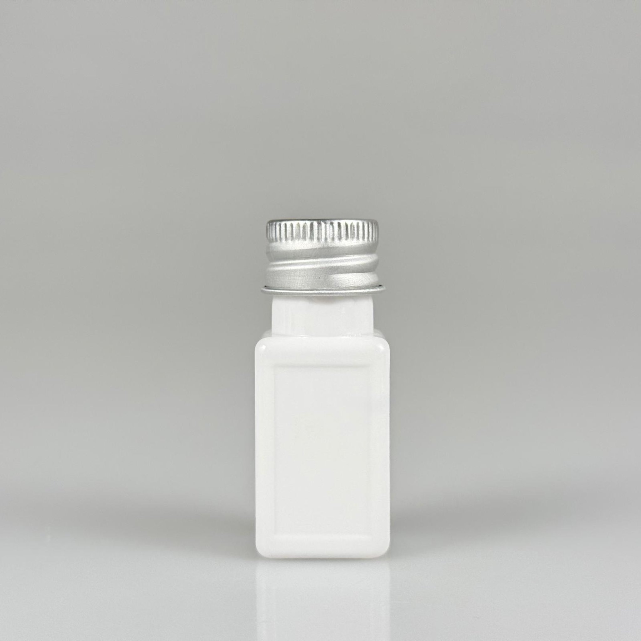 10 CC BEYAZ KARE PET SHOT ŞİŞE - KÖPÜK CONTALI GÜMÜŞ ALÜMİNYUM METAL KAPAKLI TAKIM - 10 ML PLASTİK ŞİŞE