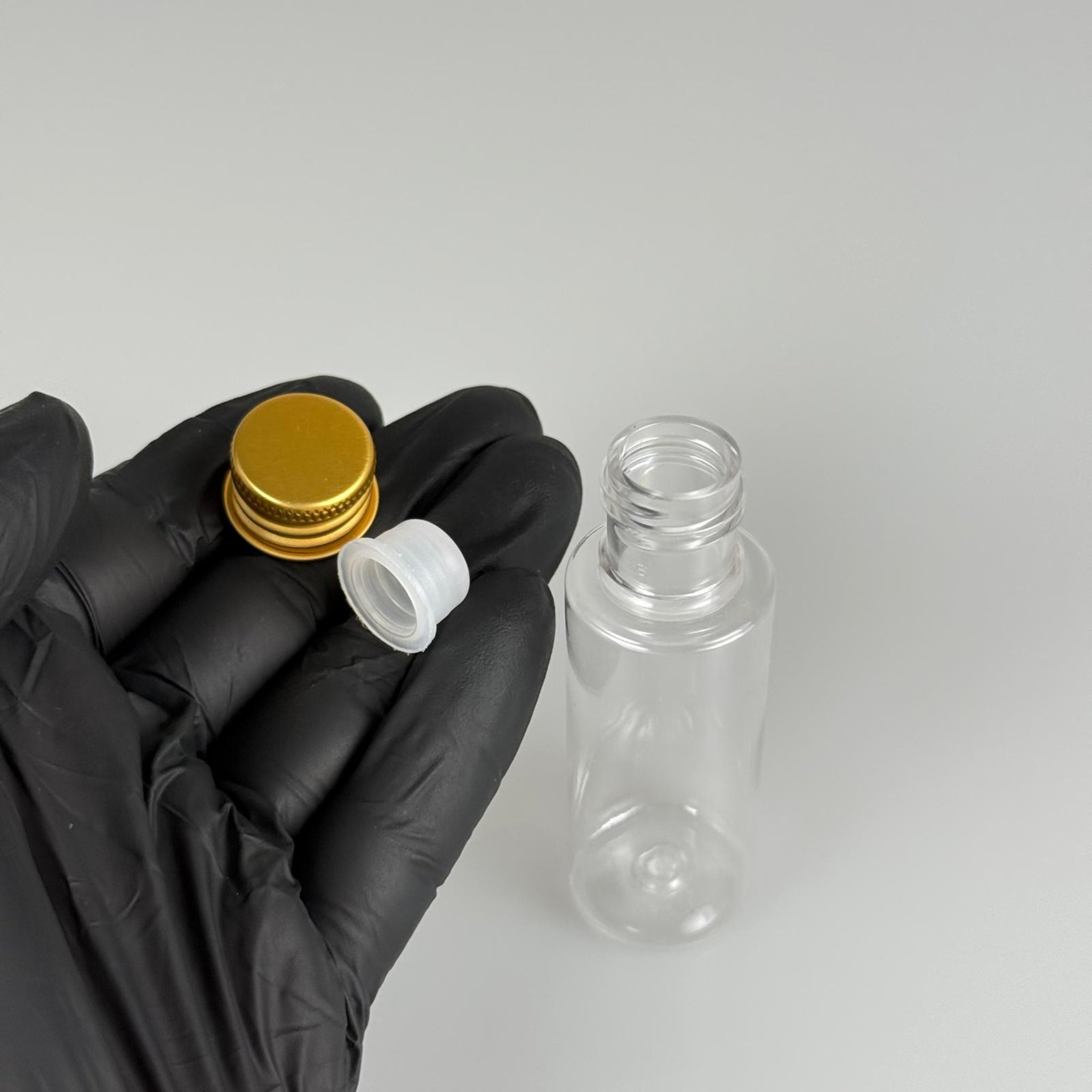 30 CC ŞEFFAF SİLİNDİR UZUN MODEL PET ŞİŞE + KÖPÜK CONTALI GOLD ALÜMİNYUM METAL KAPAKLI + KÖR TIPALI TAKIM - 30 ML PLASTİK ŞİŞE