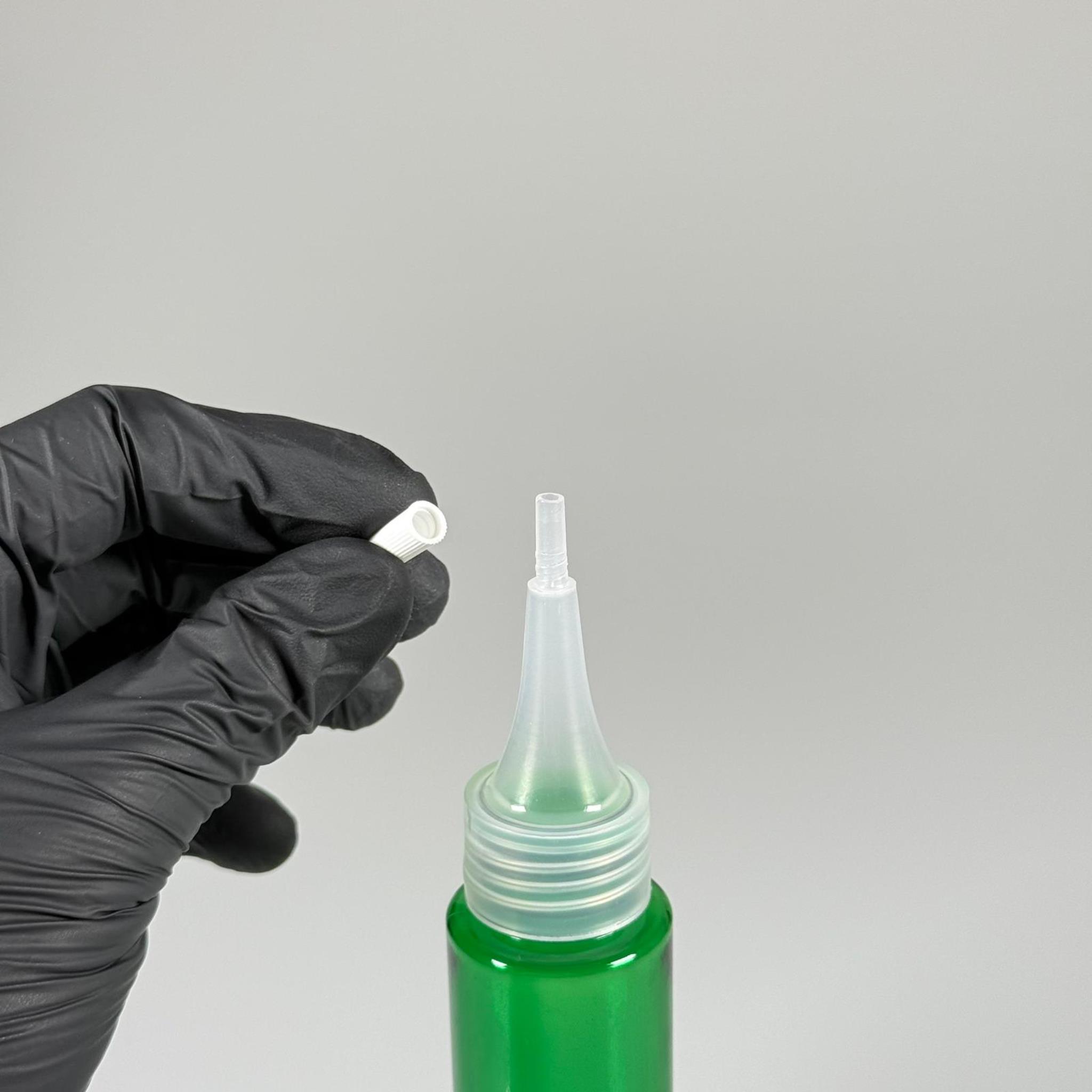 100 CC UZUN SİLİNDİR YEŞİL PET ŞİŞE (24 GR) - ŞEFFAF SİVRİ AKITICI KAPAKLI - 100 ML BİBERİYE SUYU, LAVANTA YAĞI, SAÇ SERUM, TONİK VB İÇİN PLASTİK KOZMETİK AMBALAJLARI