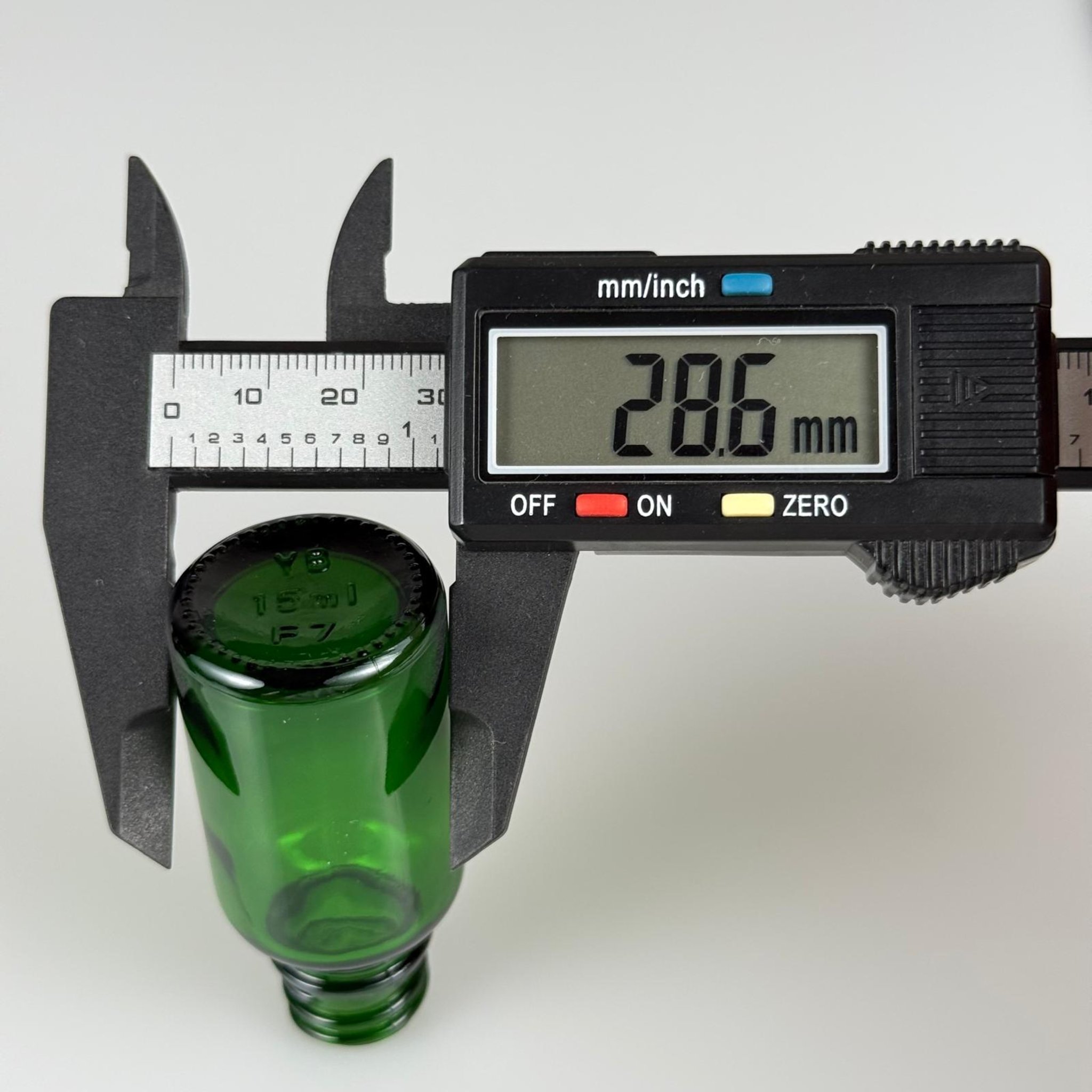 15 CC YEŞİL CAM ŞİŞE + KÖPÜK CONTALI SİYAH ALÜMİNYUM METAL KAPAKLI + KÖR TIPALI TAKIM - 15 ML YEŞİL CAM ŞİŞE