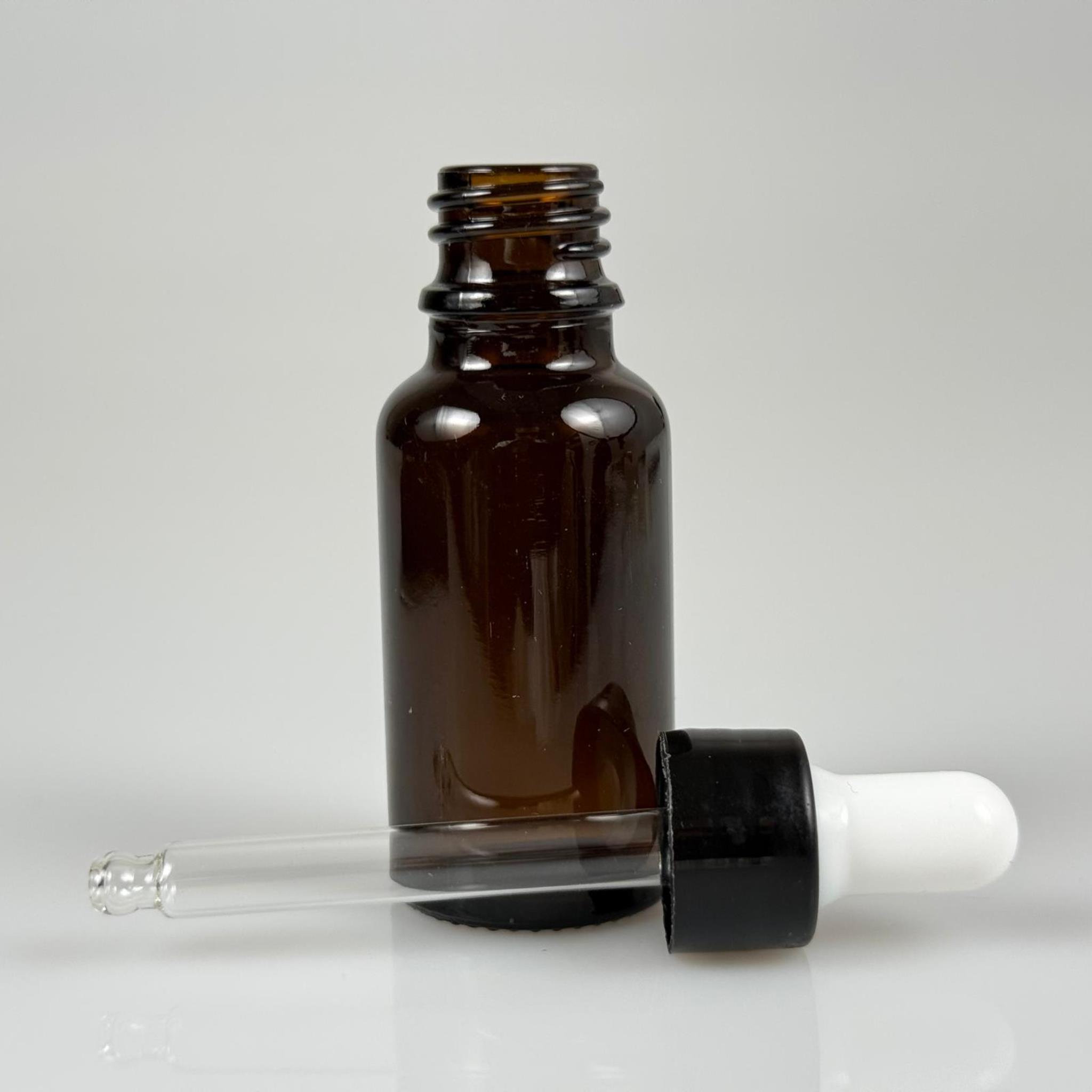 20 CC AMBER CAM DAMLALIKLI ŞİŞE - BEYAZ EMZİK + SİYAH DÜZ KAPAK + CAM PİPET TAKIM - 20 ML KAHVERENGİ DAMLALIKLI ŞİŞE SETİ