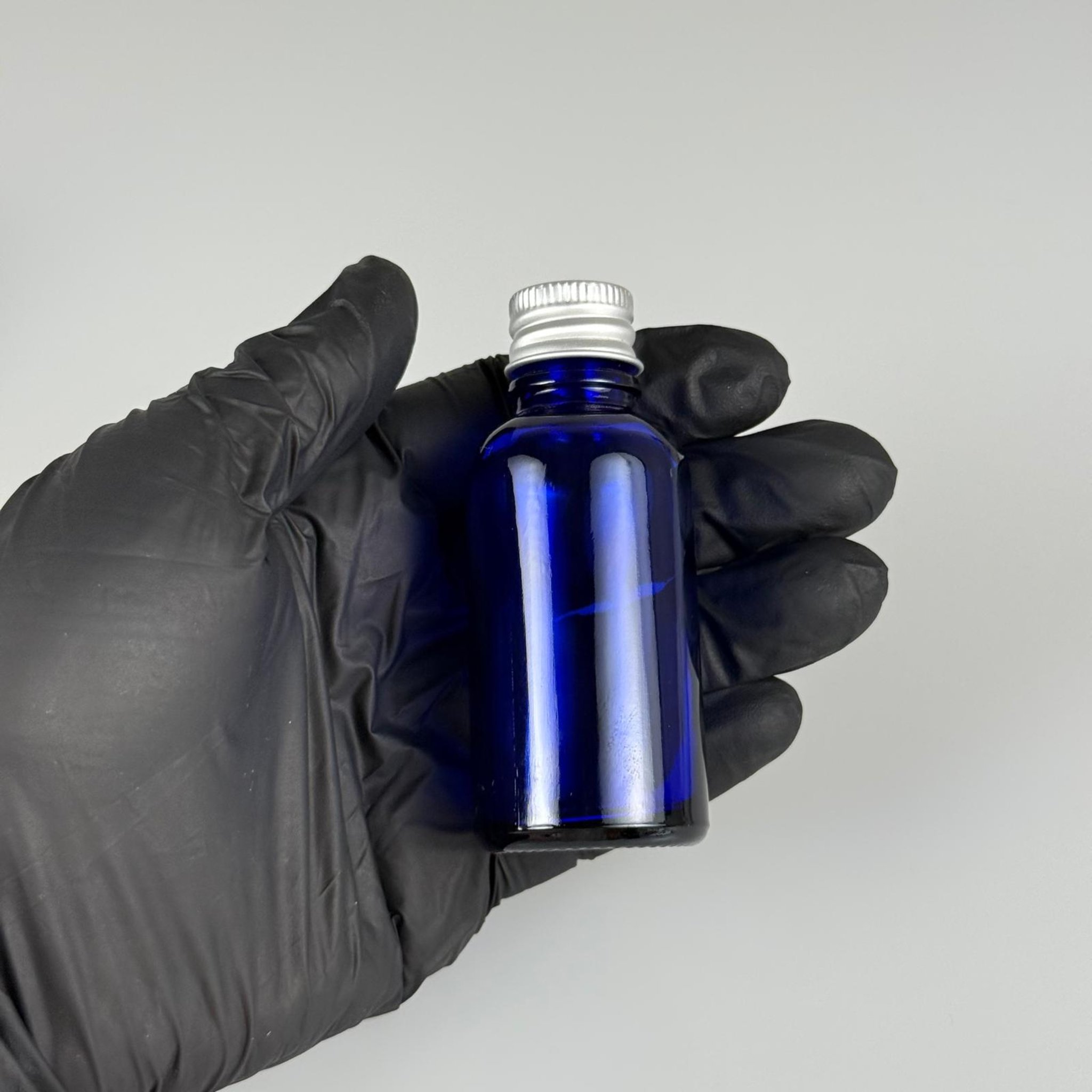 30 CC MAVİ CAM ŞİŞE + KÖPÜK CONTALI GÜMÜŞ ALÜMİNYUM METAL KAPAKLI + KÖR TIPALI TAKIM - 30 ML MAVİ CAM ŞİŞE