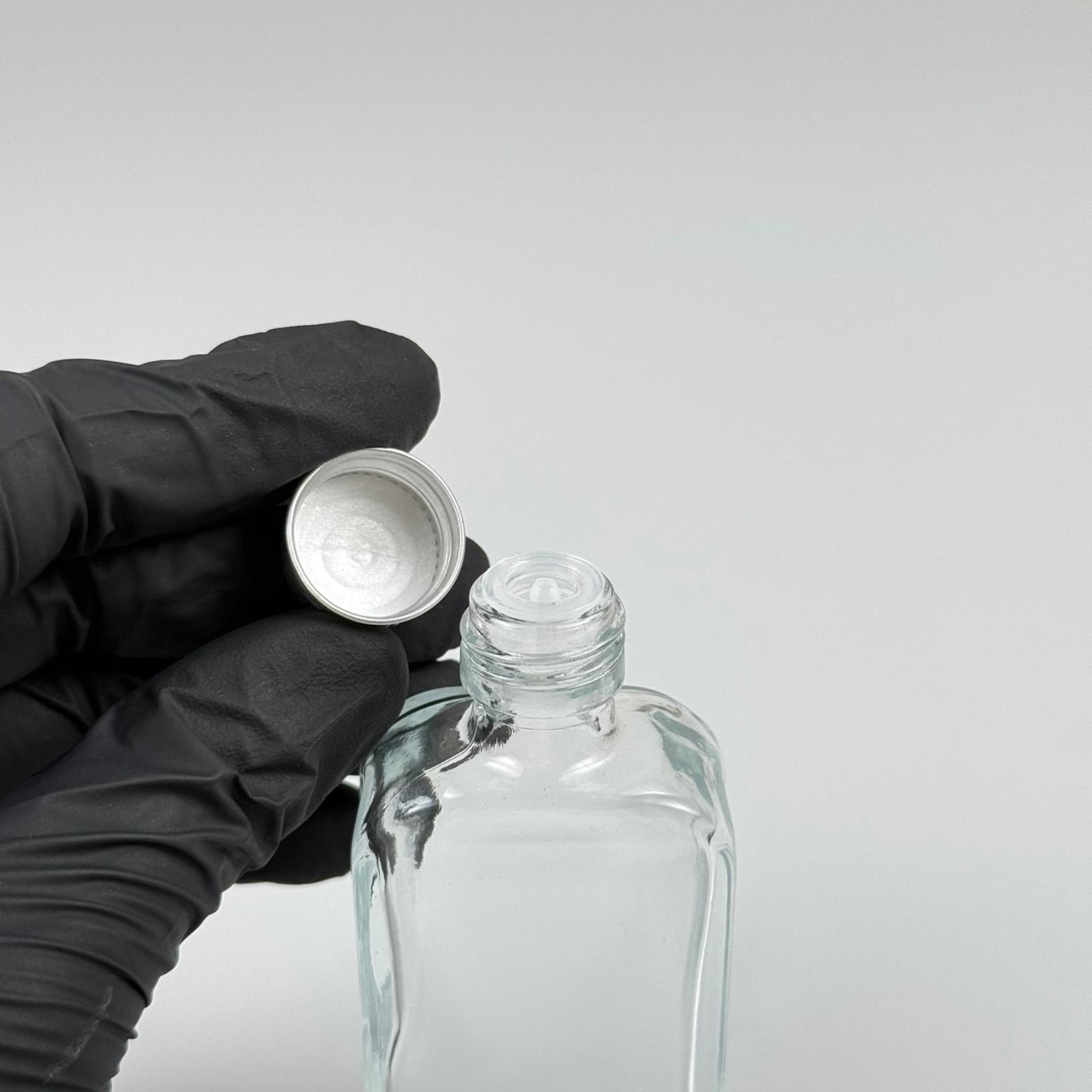 50 CC YASSI DİKDÖRTGEN CAM ŞİŞE - GÜMÜŞ METAL KAPAKLI KOLONYA TIPALI - 50 ML PRESTİJLİ ŞİŞE