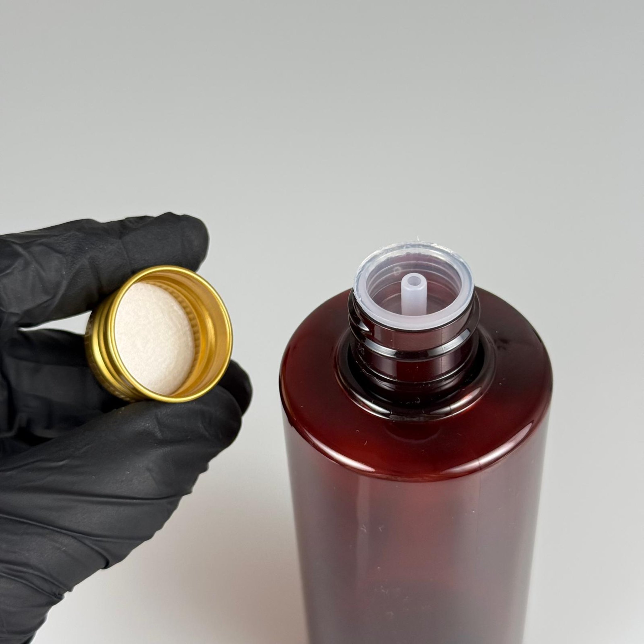 200 CC AMBER SİLİNDİR KESKİN KÜT MODEL SERT PET ŞİŞE (27 GR - 24 AĞIZ ) + KÖPÜK CONTALI GOLD METAL ALÜMİNYUM KAPAKLI + KOLONYA TIPALI TAKIM - 200 ML KAPAKLI KAHVERENGİ PET ŞİŞELER