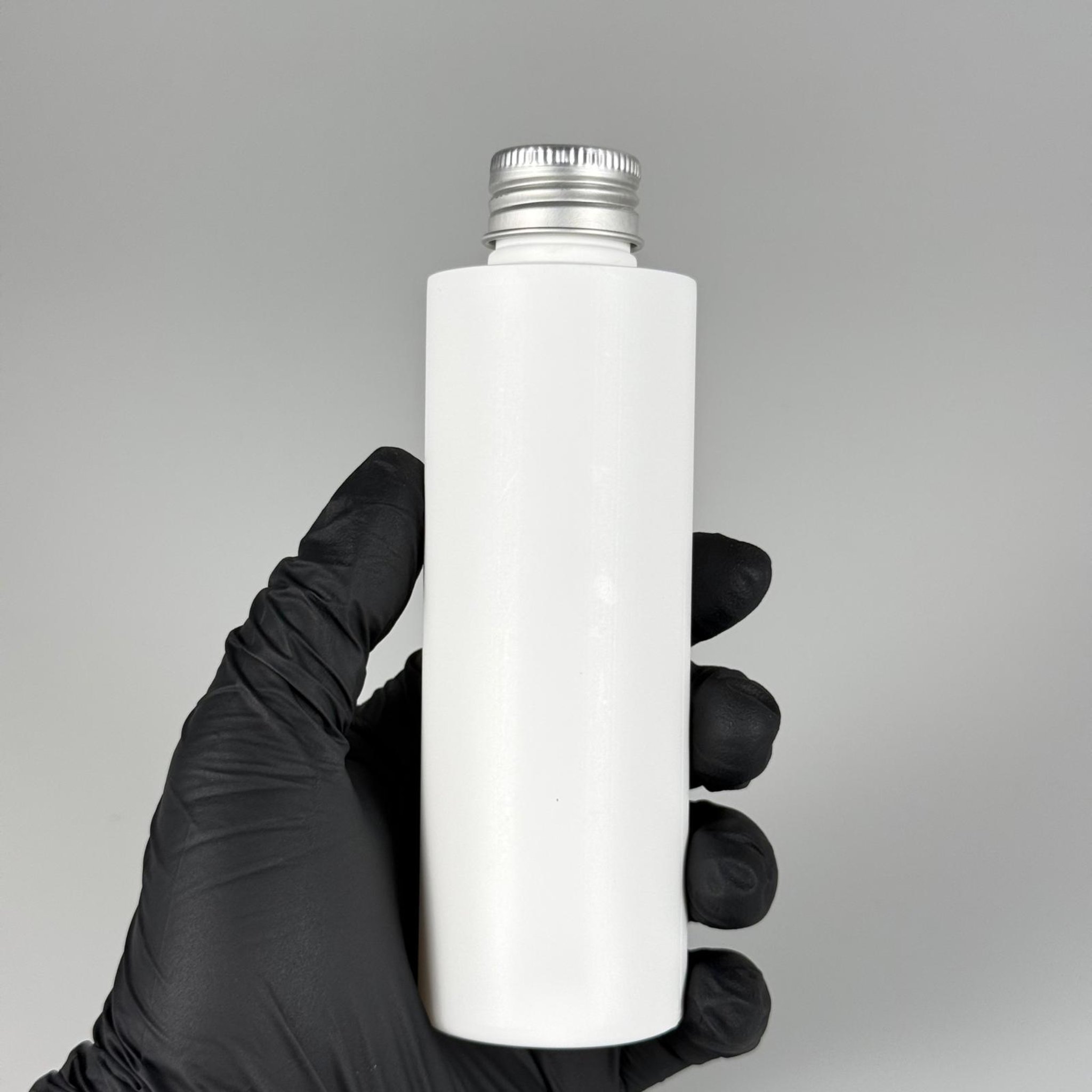150 CC MAT BEYAZ SERT POLİETİLEN ASETON ŞİŞESİ (24 AĞIZ) + KÖPÜK CONTALI GÜMÜŞ METAL ALÜMİNYUM KAPAK + KOLONYA TIPALI TAKIM - 150 ML KAPAKLI BEYAZ PLASTİK ŞİŞELER