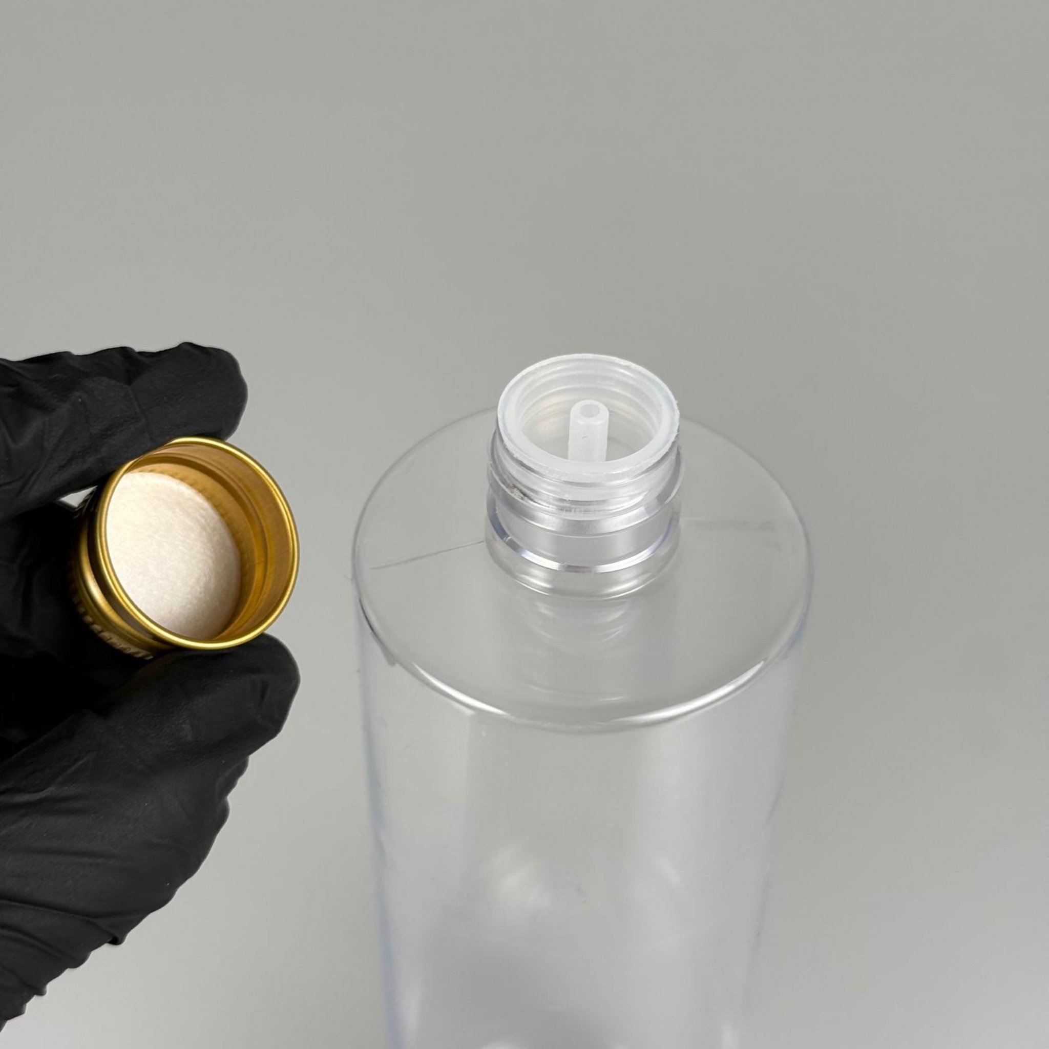 400 CC ŞEFFAF KÜT BOYUNLU SİLİNDİR PET ŞİŞE (30 GR - 24 AĞIZ ) + KÖPÜK CONTALI GOLD METAL ALÜMİNYUM KAPAKLI + KOLONYA TIPALI TAKIM - 400 ML KAPAKLI ŞEFFAF PLASTİK ŞİŞELER