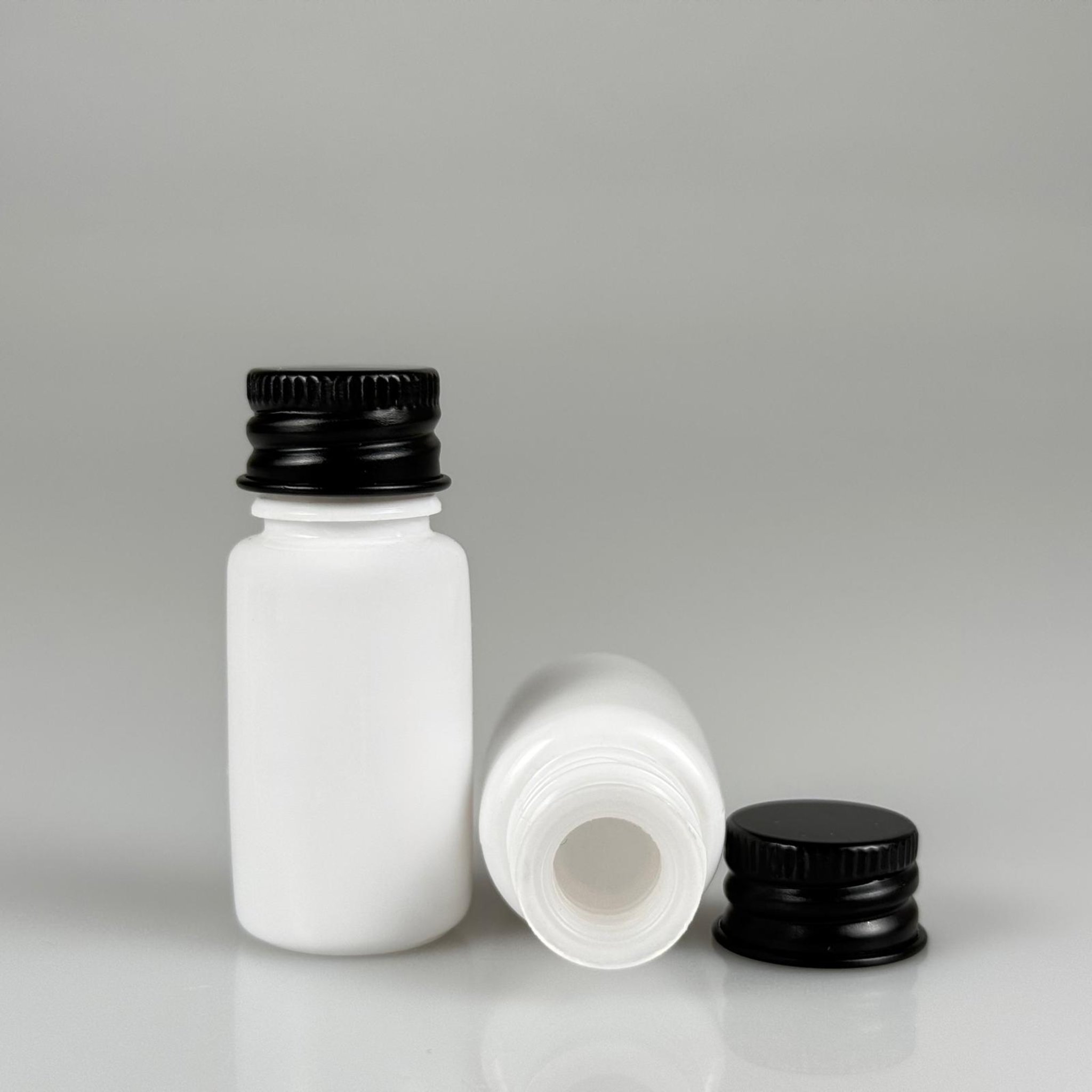 10 CC BEYAZ PET SHOT ŞİŞE - KÖPÜK CONTALI SİYAH ALÜMİNYUM METAL KAPAKLI + KÖR TIPALI TAKIM - 10 ML PLASTİK ŞİŞE