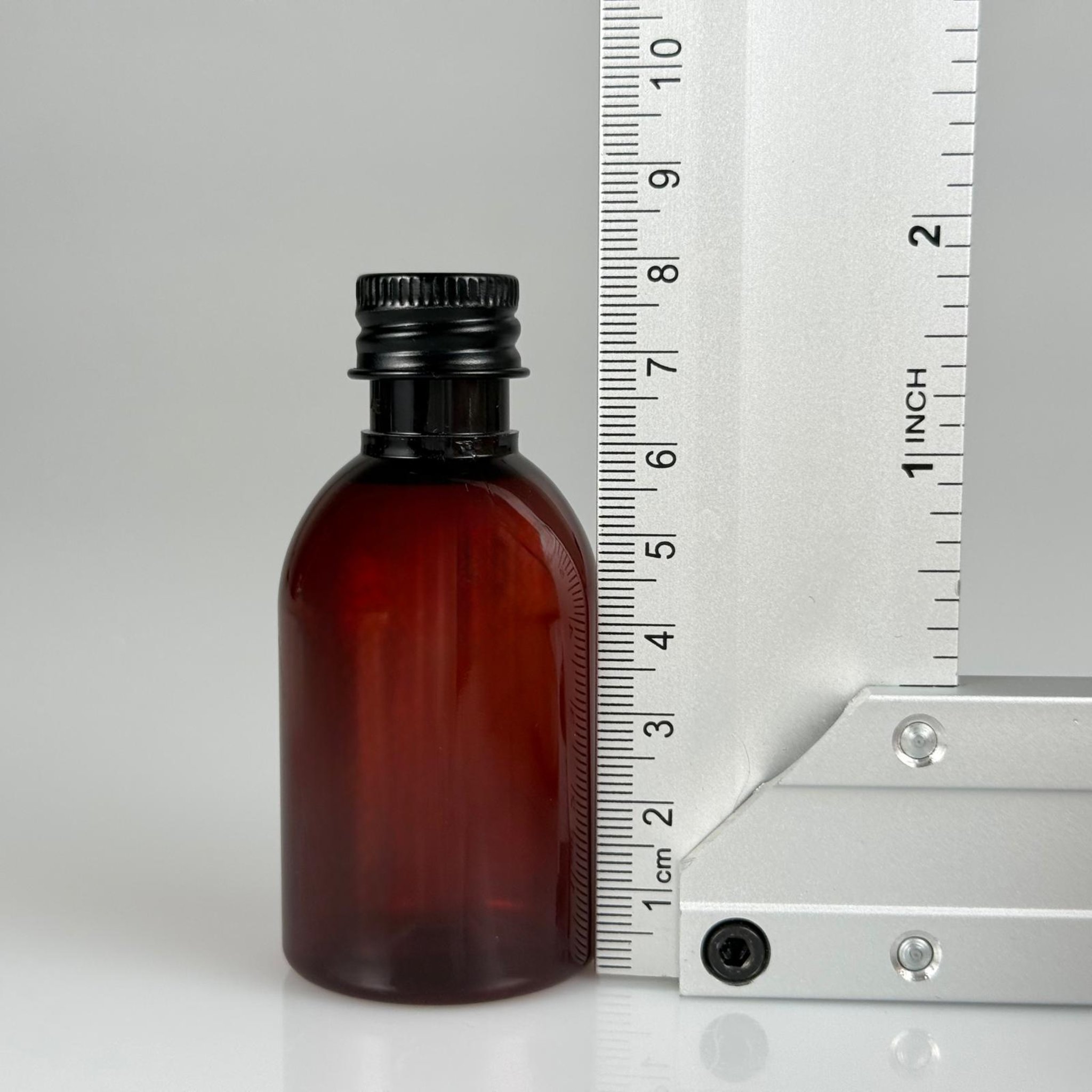 50  CC AMBER PET ŞİŞE + KÖPÜK CONTALI SİYAH ALÜMİNYUM METAL KAPAKLI + DAMLALIKLI KOLONYA TIPALI TAKIM - 50 ML KAHVERENGİ PLASTİK ŞİŞE