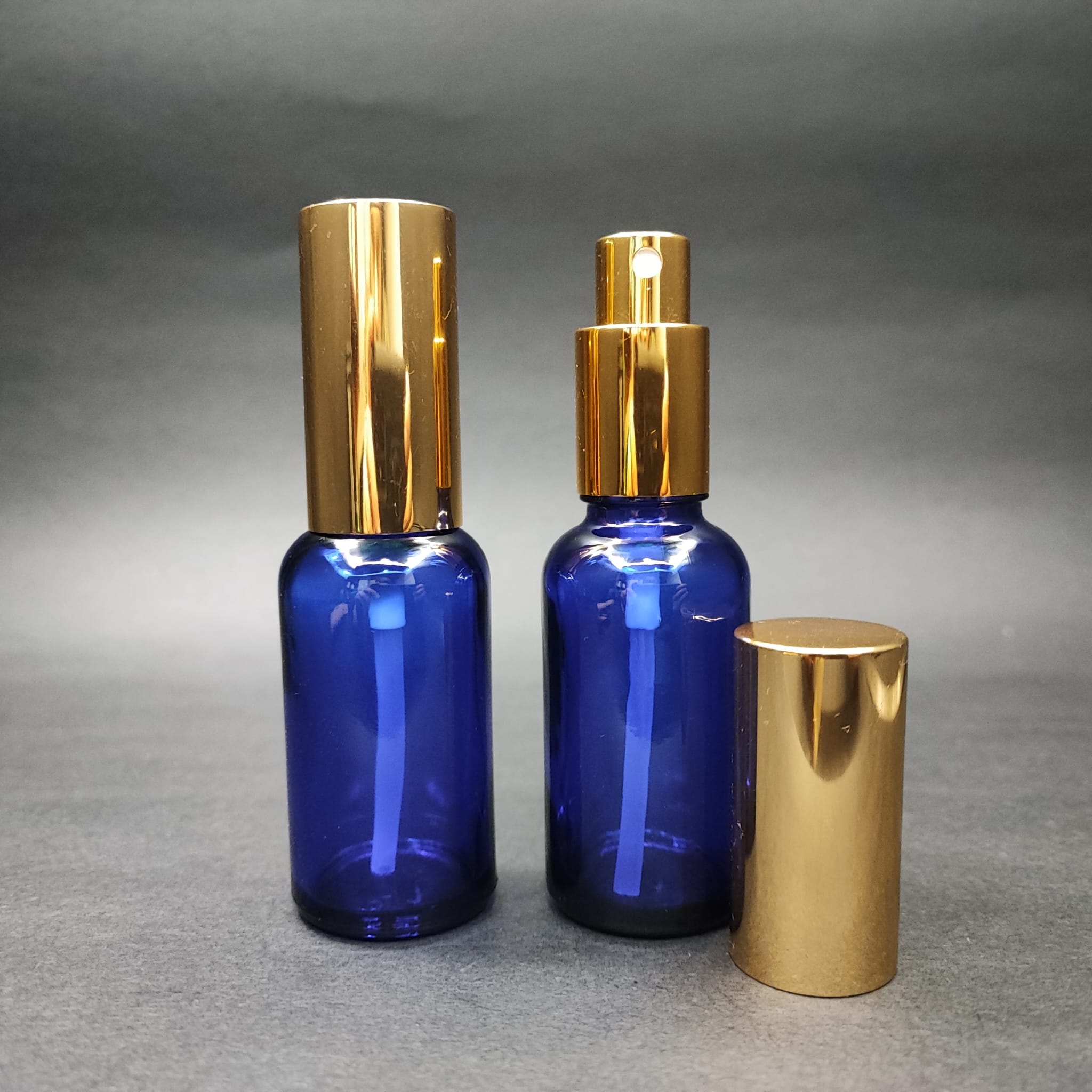 30 ML LÜKS VİDALI VALF ÇEVİRME PARFÜM ŞİŞELERİ - 30 CC MAVİ CAM ŞİŞE - GOLD METAL SPREYLİ KAPAKLI SET