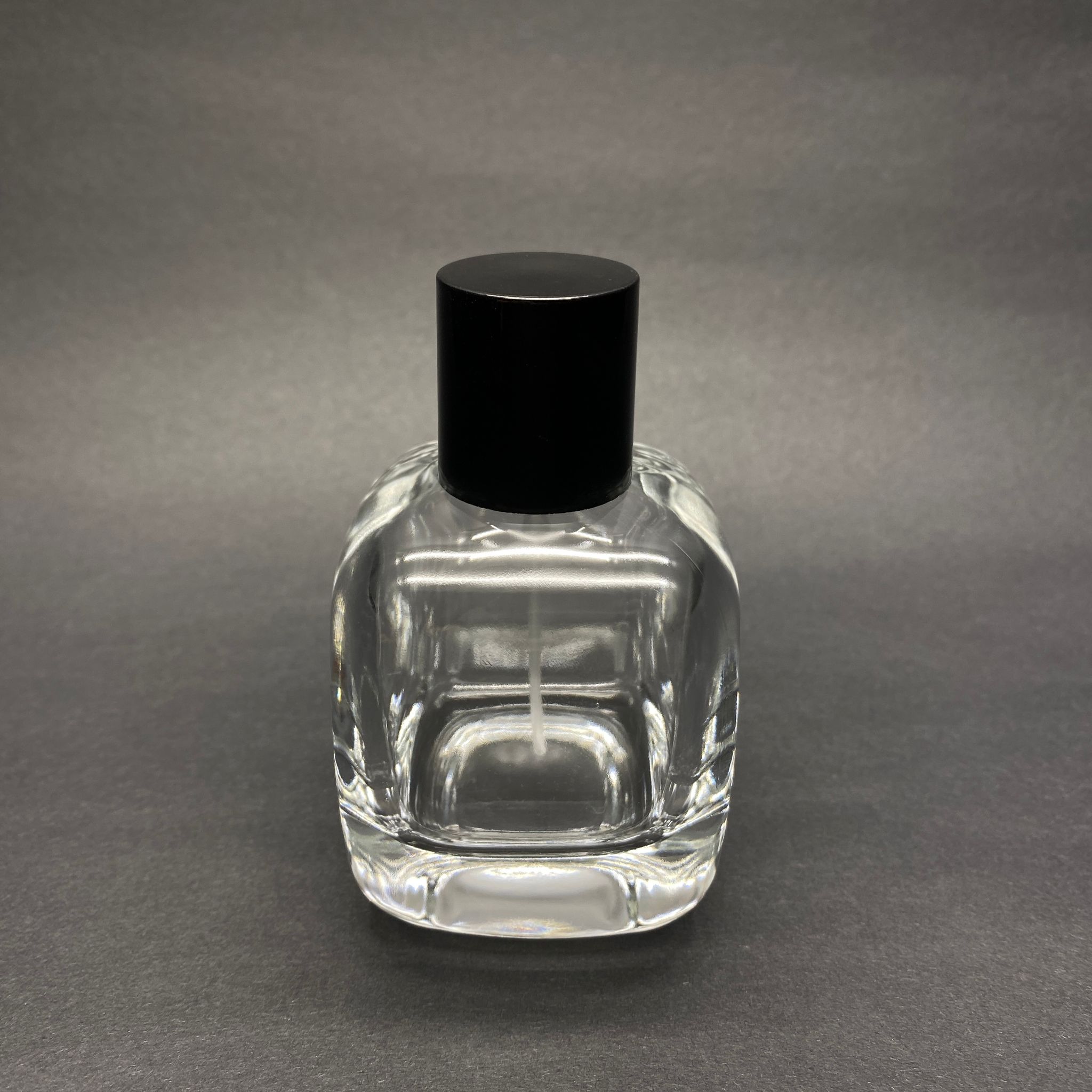 100 ML OVAL KARE MODEL CORE PARFÜM ŞİŞESİ - GÜMÜŞ METAL SPREYLİ + SİYAH KAPAKLI (AĞIZ 15 MM GEÇME KOLAY KAPAMA)