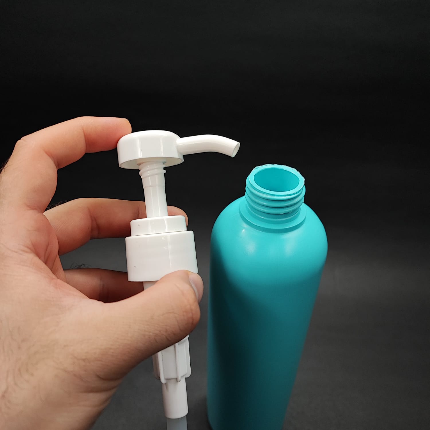 500 CC TURKUAZ POLİETİLEN PE ŞAMPUAN ŞİŞESİ - BEYAZ 4 CC DOZAJLI ŞAMPUAN POMPALI - 500 ML PE ŞAMPUAN ŞİŞESİ
