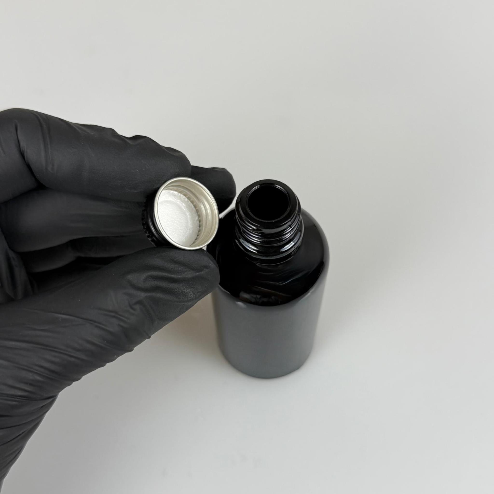 50 CC SİYAH CAM ŞİŞE - SİYAH VİDALI METAL KAPAKLI - 50 ML CAM ŞİŞE