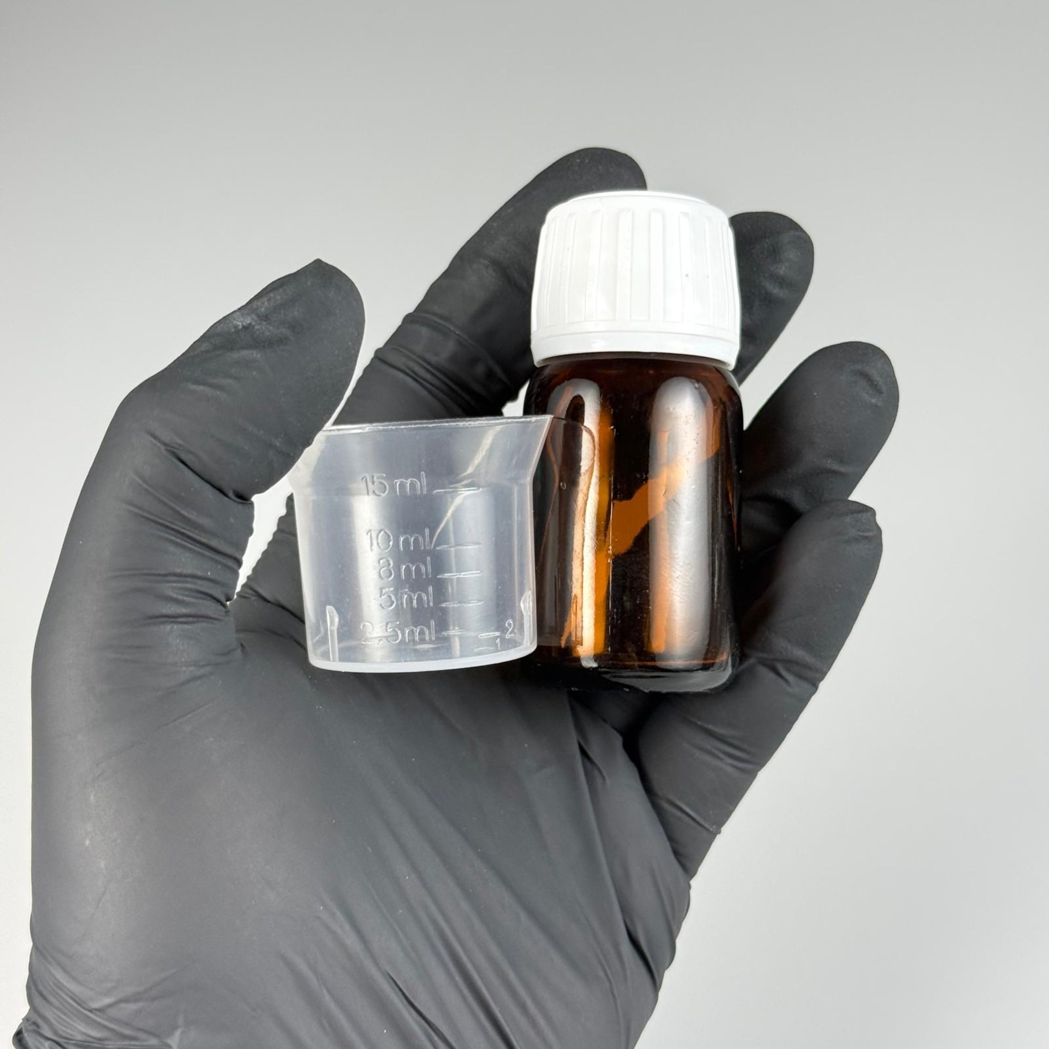 20 CC AMBER CAM ŞİŞE + BEYAZ KİLİTLİ KAPAK + 15 ML ÖLÇEK TAKIM - 20 ML KAHVERENGİ BOŞ ŞURUP ŞİŞESİ (AĞIZ ÇAPI 25 MM) - 20 ML ECZA ŞİŞESİ