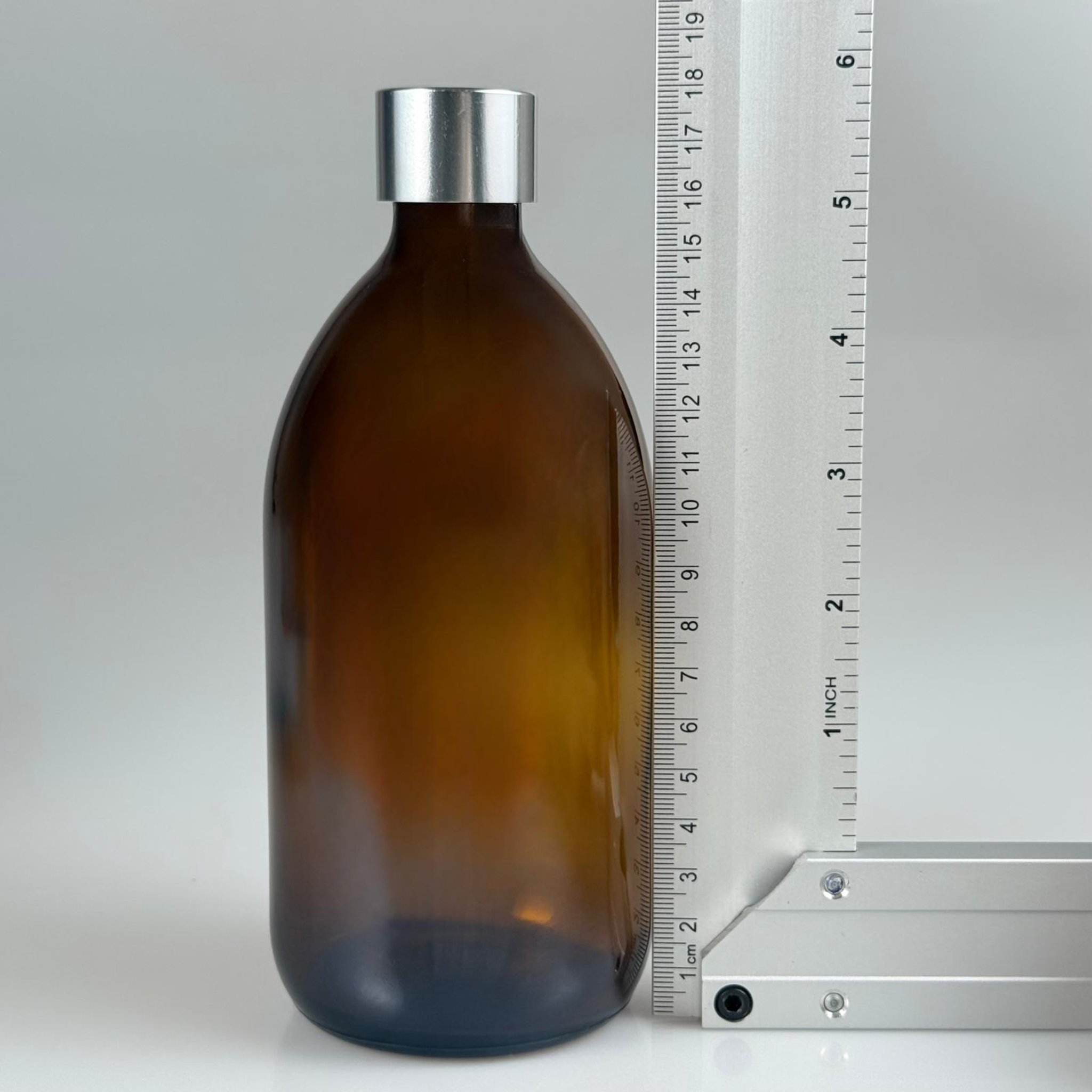 500 CC AMBER TOMBUL ÖZEL SERİ CAM ŞİŞE + ALÜMİNYUM KAPLAMALI GÜMÜŞ KAPAKLI TAKIM - 500 ML KAHVERENGİ CAM ŞİŞE