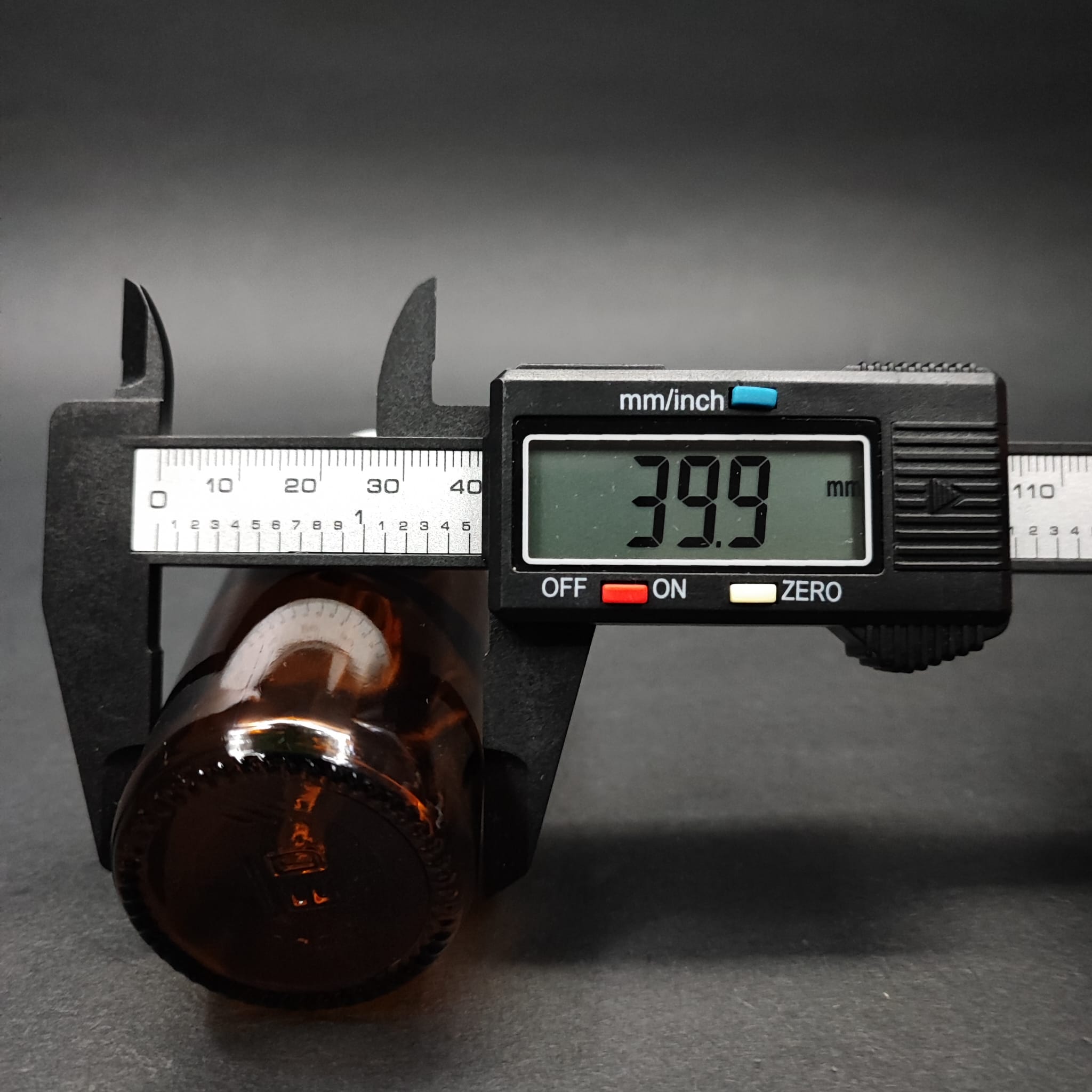 60 ML DOLUMU KOLAY, GENİŞ AĞIZLI CAM DAMLALIKLI ŞİŞE (25 MM AĞIZ) - 60 CC BEYAZ DAMLALIKLI CAM ECZA ŞİŞESİ - AMBER KAHVERENGİ