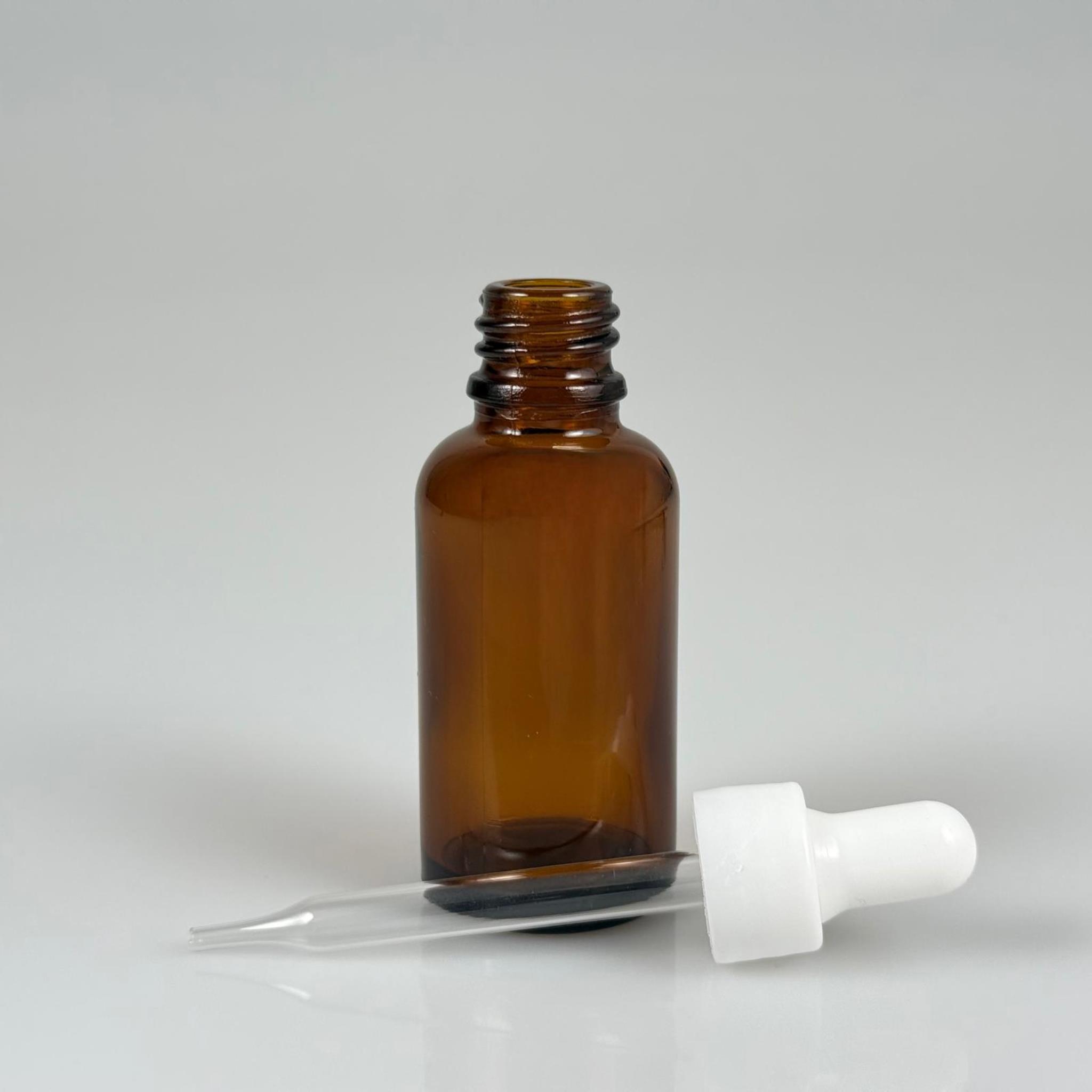30 CC AMBER İNCE UÇLU CAM DAMLALIKLI ŞİŞE - BEYAZ EMZİK + BEYAZ DÜZ KAPAK + CAM PİPET TAKIM - 30 ML KAHVERENGİ DAMLALIKLI ŞİŞE SETİ