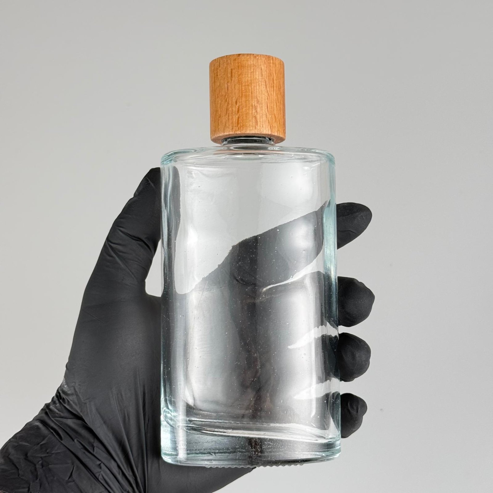 200 CC YASSI KÖŞELİ ŞEFFAF CAM KOLONYA ŞİŞESİ + AHŞAP KAPAK + KOLONYA TIPASI - 200 ML CAM ŞİŞE