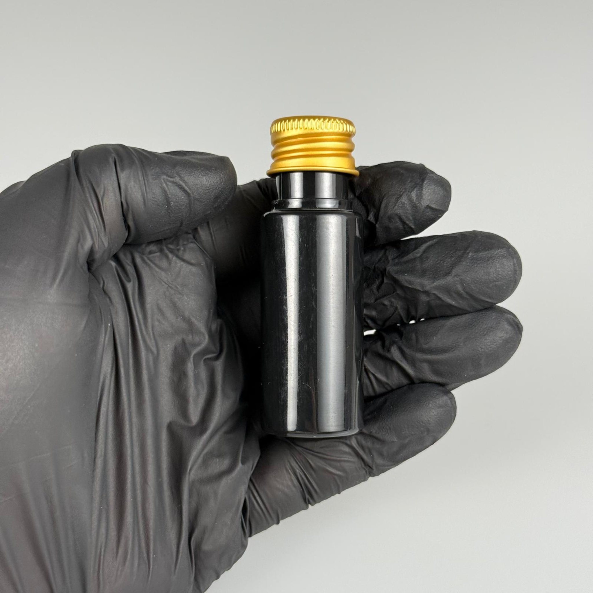 15 CC SİYAH SİLİNDİR PET ŞİŞE + KÖPÜK CONTALI GOLD ALÜMİNYUM METAL KAPAKLI + DAMLALIKLI KOLONYA TIPALI TAKIML - 15 ML SİYAH PET ŞİŞE