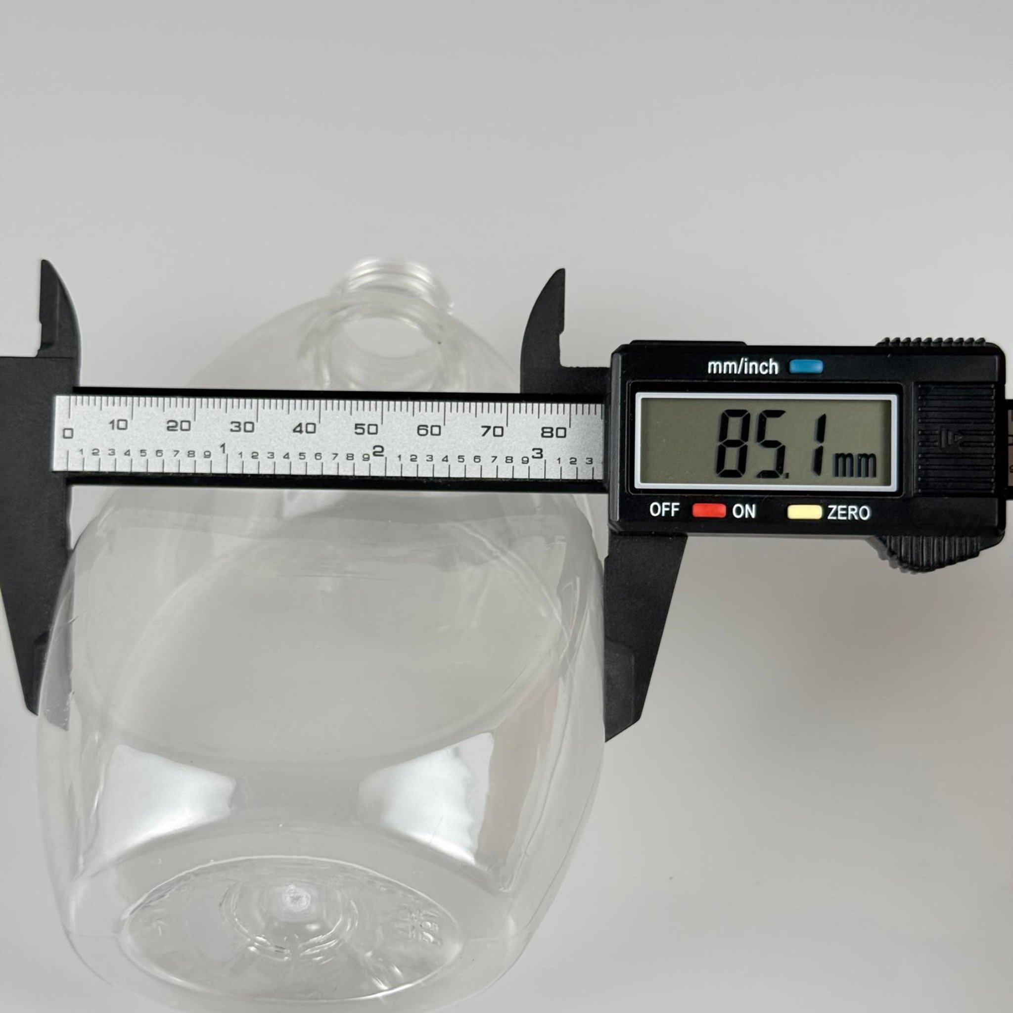 400 CC YASSI PET OTO BAKIM ŞİŞESİ - BÜYÜK SİYAH BEYAZ DOZAJLI KİMYASALA DAYANIKLI TRİGER TETİK SPREYLİ - 400 ML KİMYASALA DAYANIKLI PLASTİK ŞİŞE - 0,4 LT PET ŞİŞE - ŞEFFAF OTO TEMİZLİK ŞİŞESİ