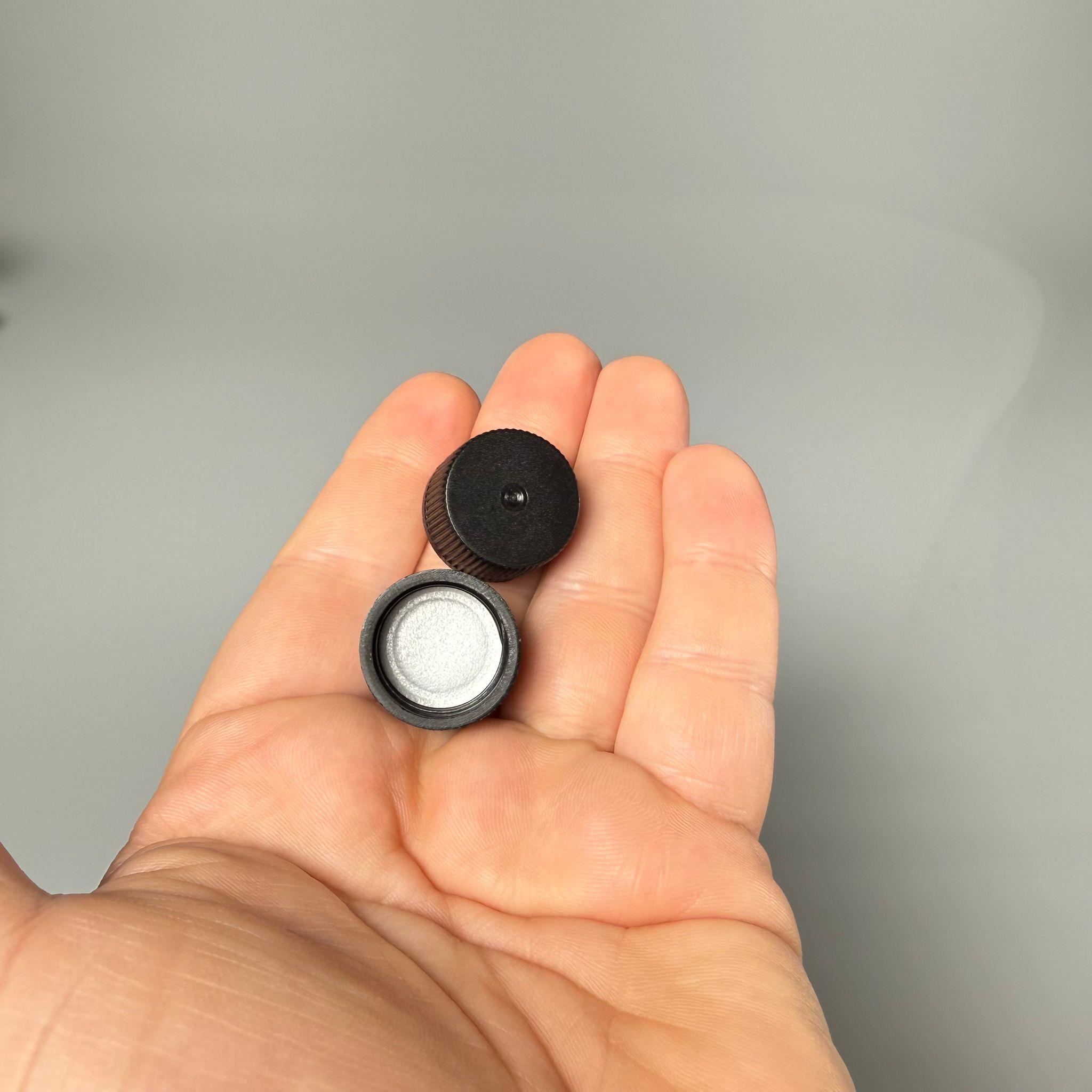 18 MM VİDALI SİYAH KAPAK - 18 MM PLASTİK KAPAK SİYAH - KÖPÜK CONTALI