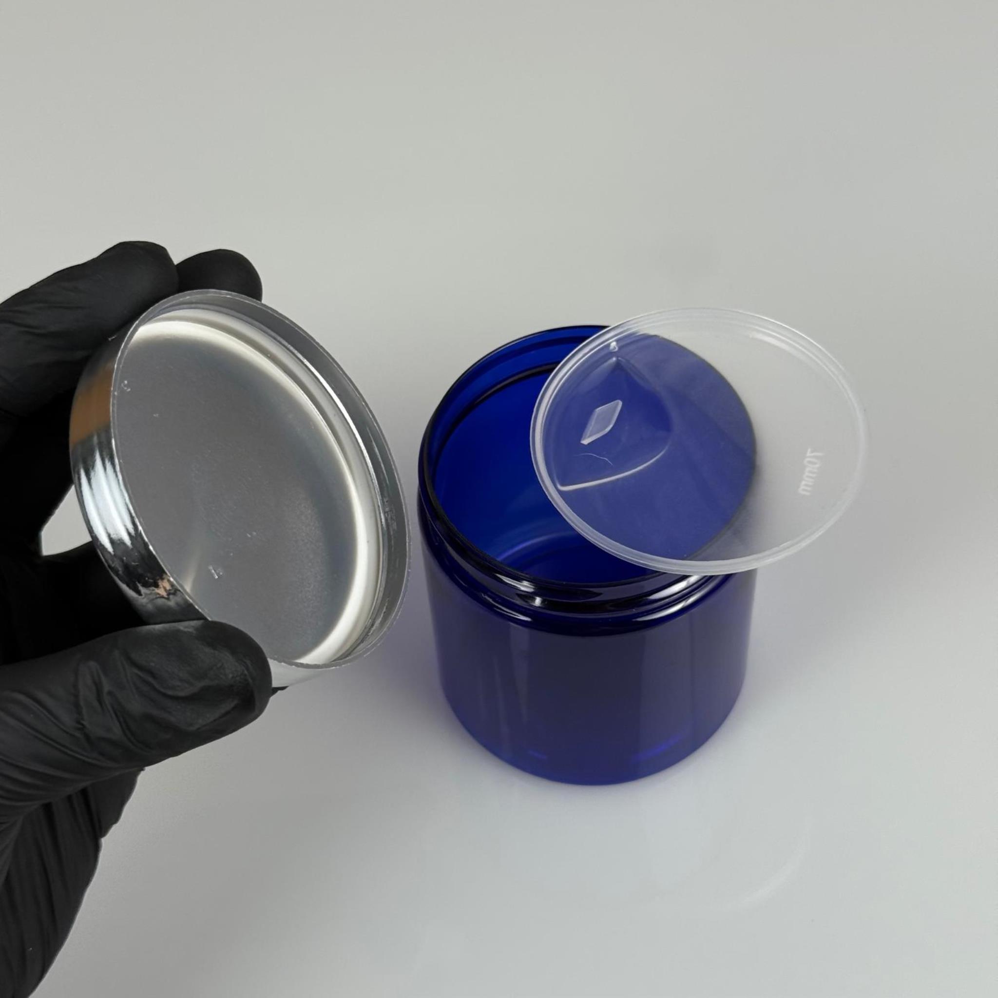 250 ML SERT PET KAVANOZ + GÜMÜŞ KAPLAMALI PLASTİK KAPAK + İÇ TIPA - 250 CC KALIN MAVİ PLASTİK KAVANOZ GÜMÜŞ KAPLAMALI PLASTİK KAPAKLI İÇ TIPALI TAKIM - KREM KAVANOZLARI